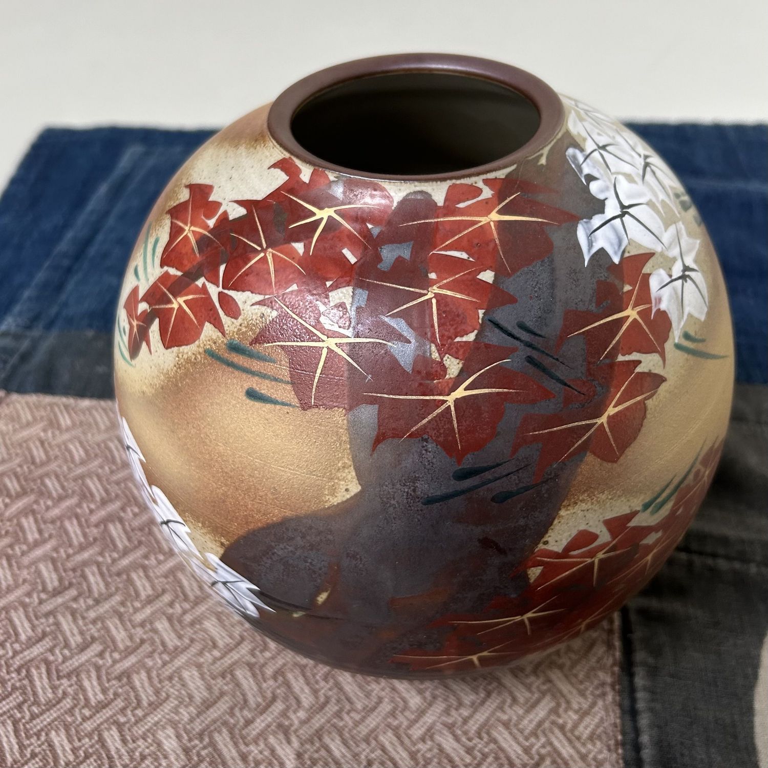 Japanese Mid-Century Ikebana Flower Vase, Kutani Nikko, 1960s.