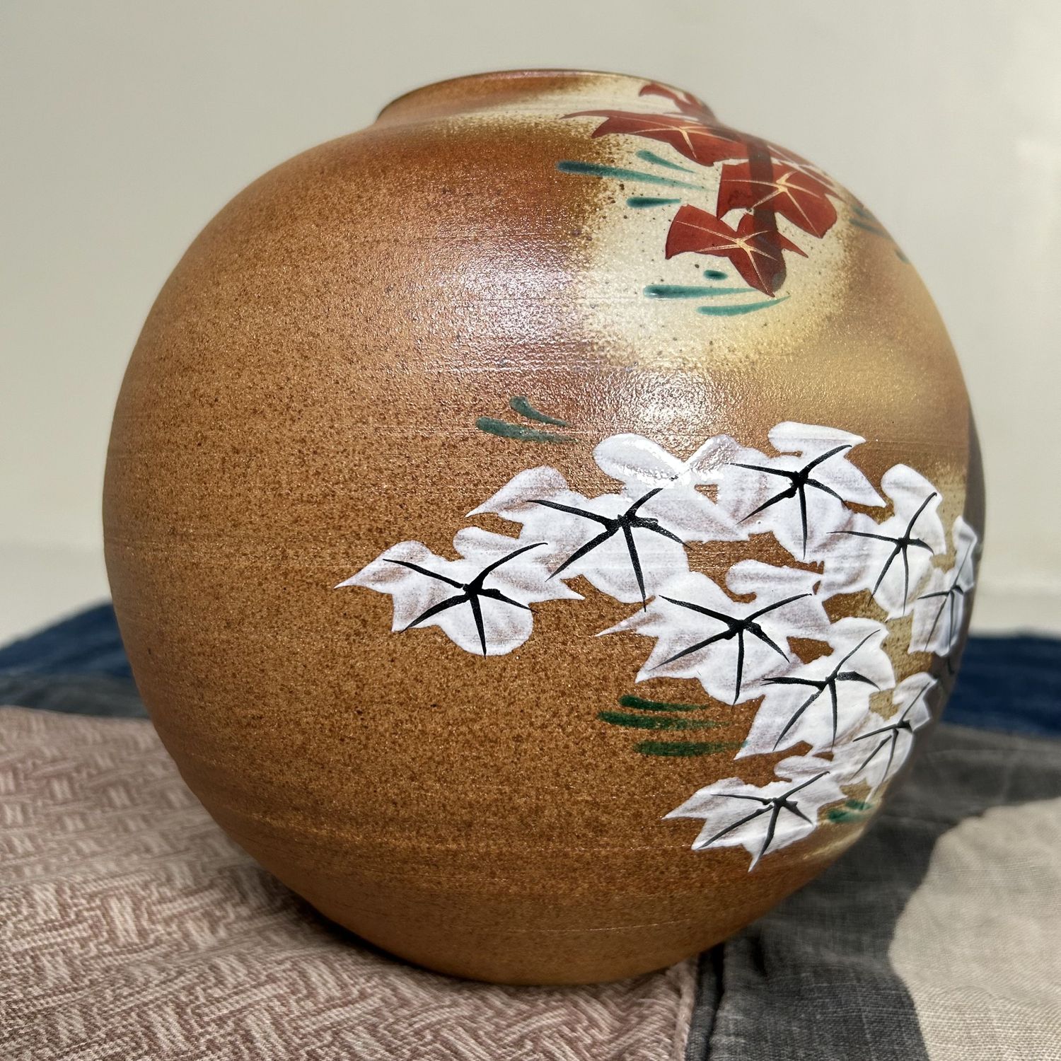 Japanese Mid-Century Ikebana Flower Vase, Kutani Nikko, 1960s.