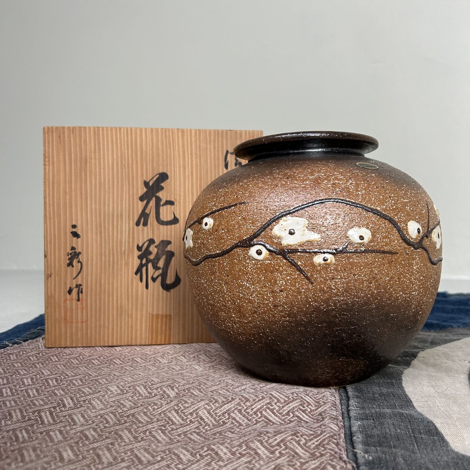 Japanse Ikebana Bloemenvaas, 'Sakura', Shigaraki, Jaren 70.