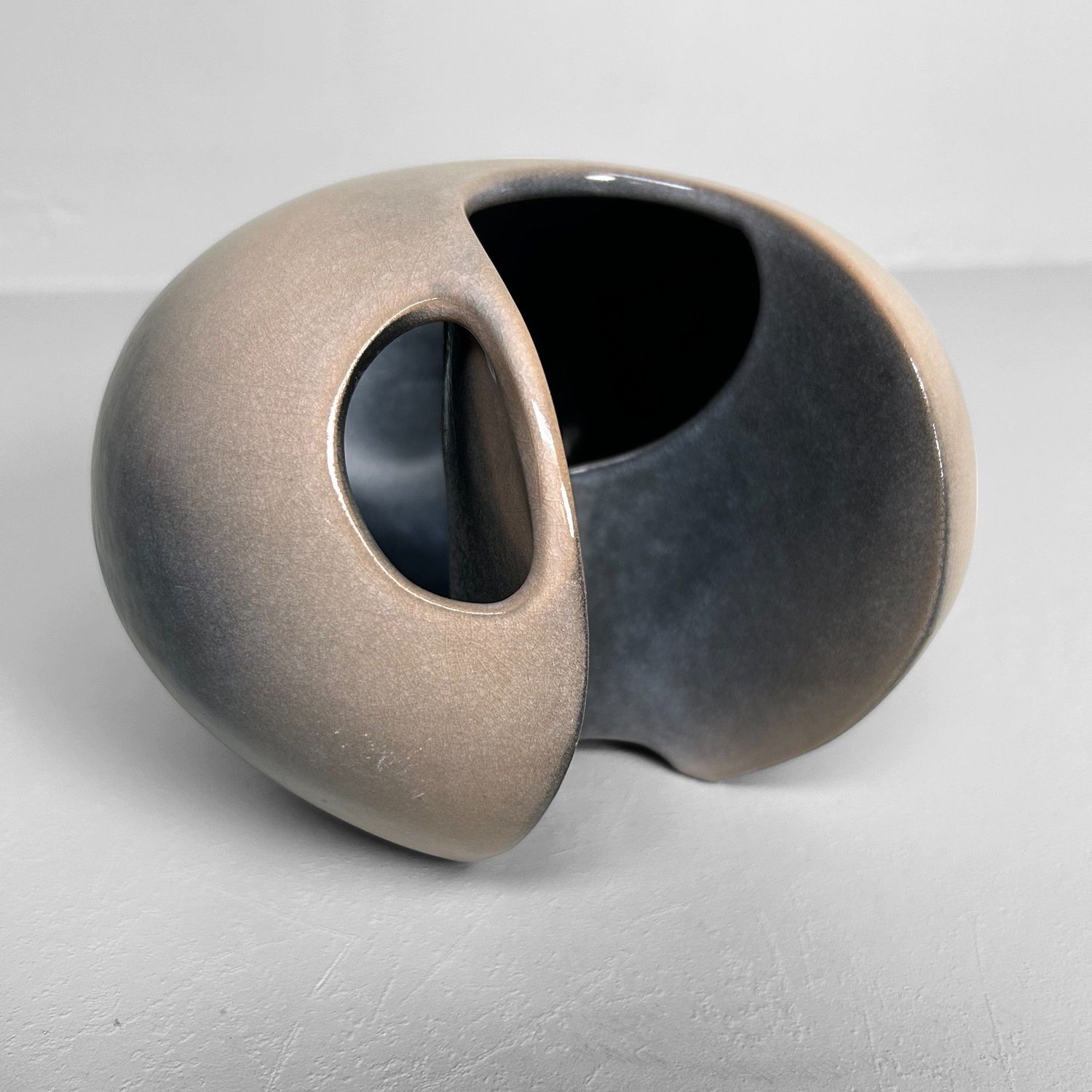 Modernist Ceramic Japanese Ikebana Flower Vase, 1960s.