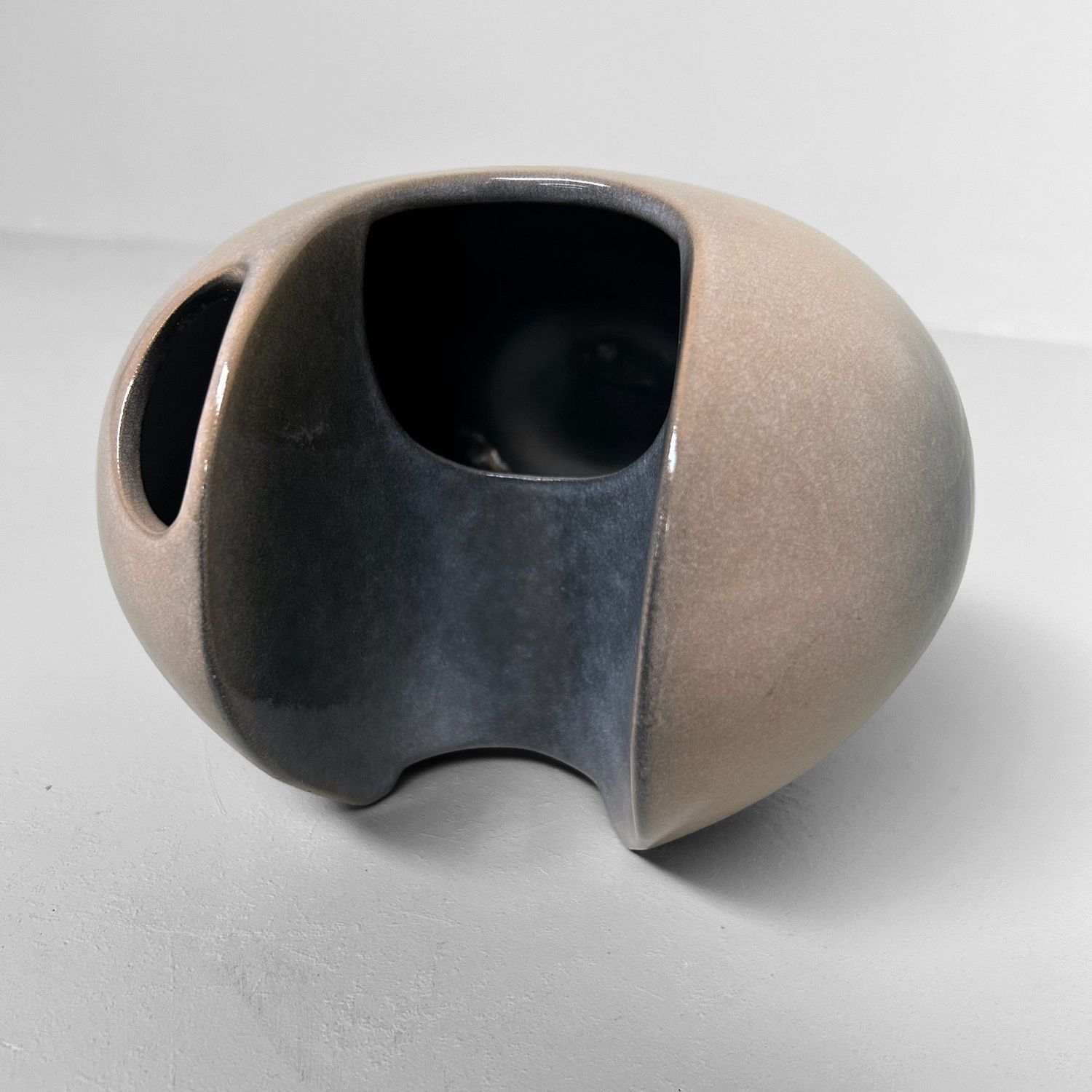 Modernist Ceramic Japanese Ikebana Flower Vase, 1960s.