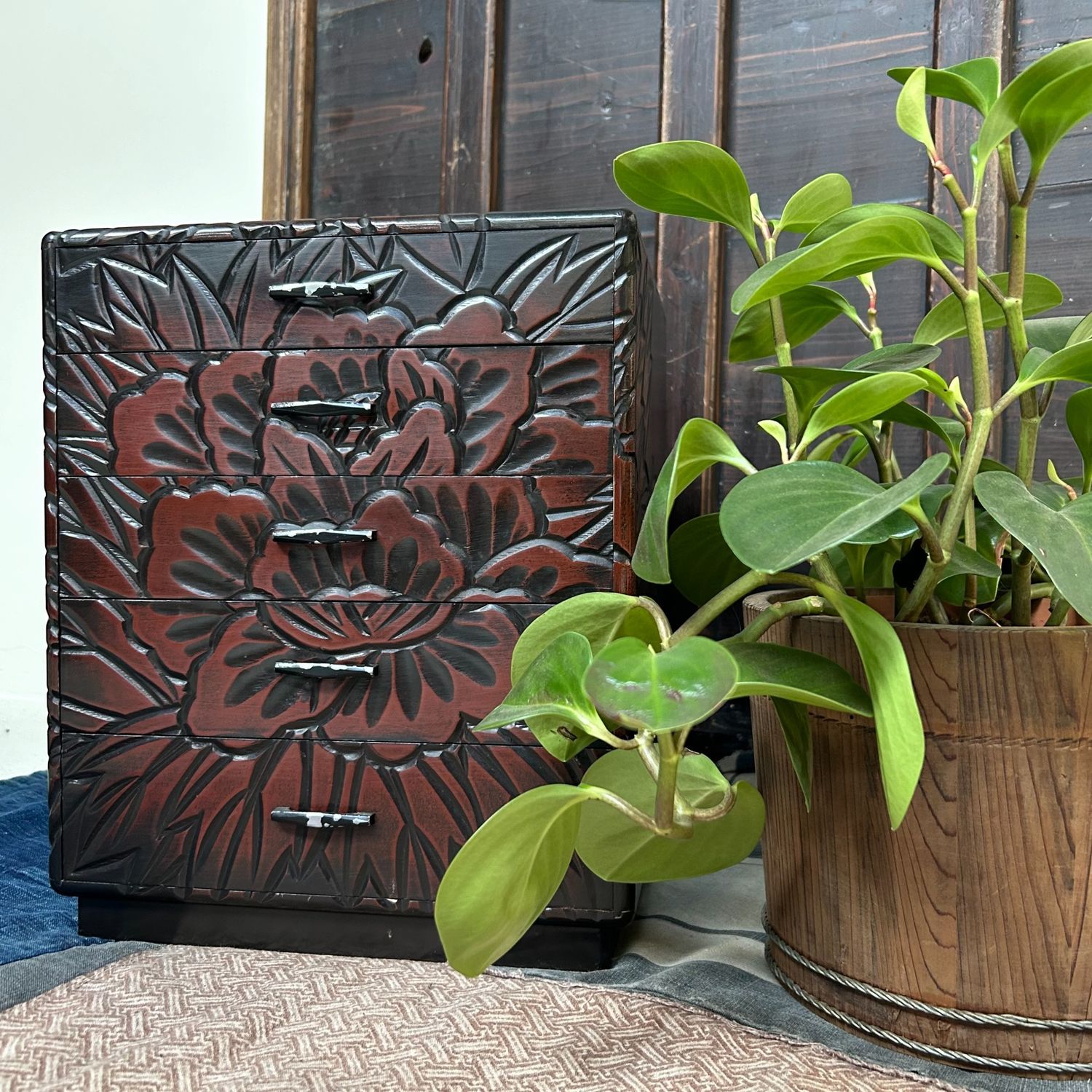 Vintage Kamakura-bori Haribako, Japanese Jewelry Cabinet, Shōwa Era, Japan.
