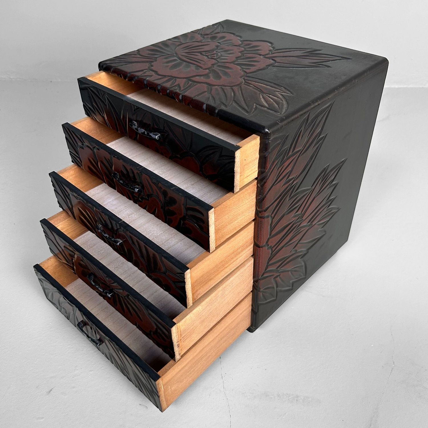 Vintage Kamakura-bori Haribako, Japanese Jewelry Cabinet, Shōwa Era, Japan.