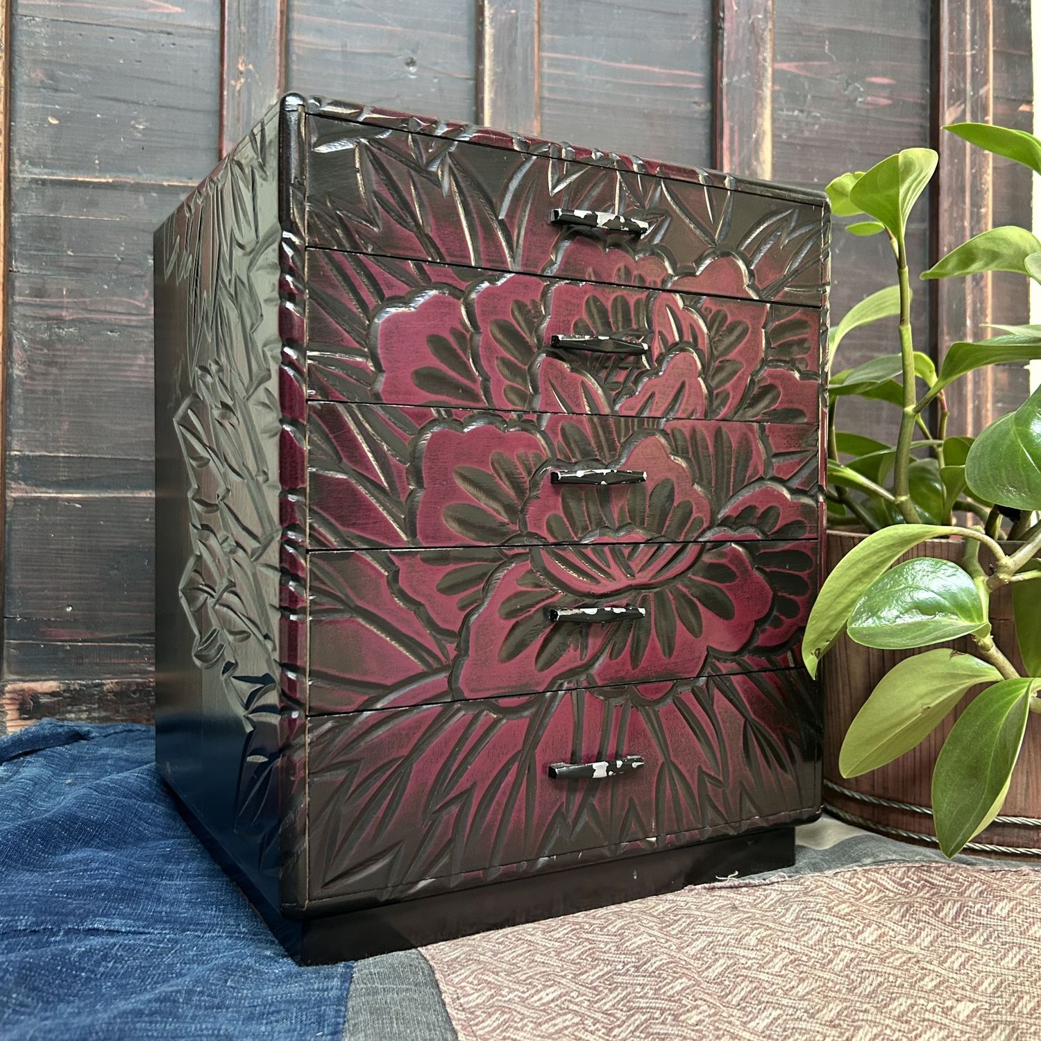 Vintage Kamakura-bori Haribako, Japanese Jewelry Cabinet, Shōwa Era, Japan.