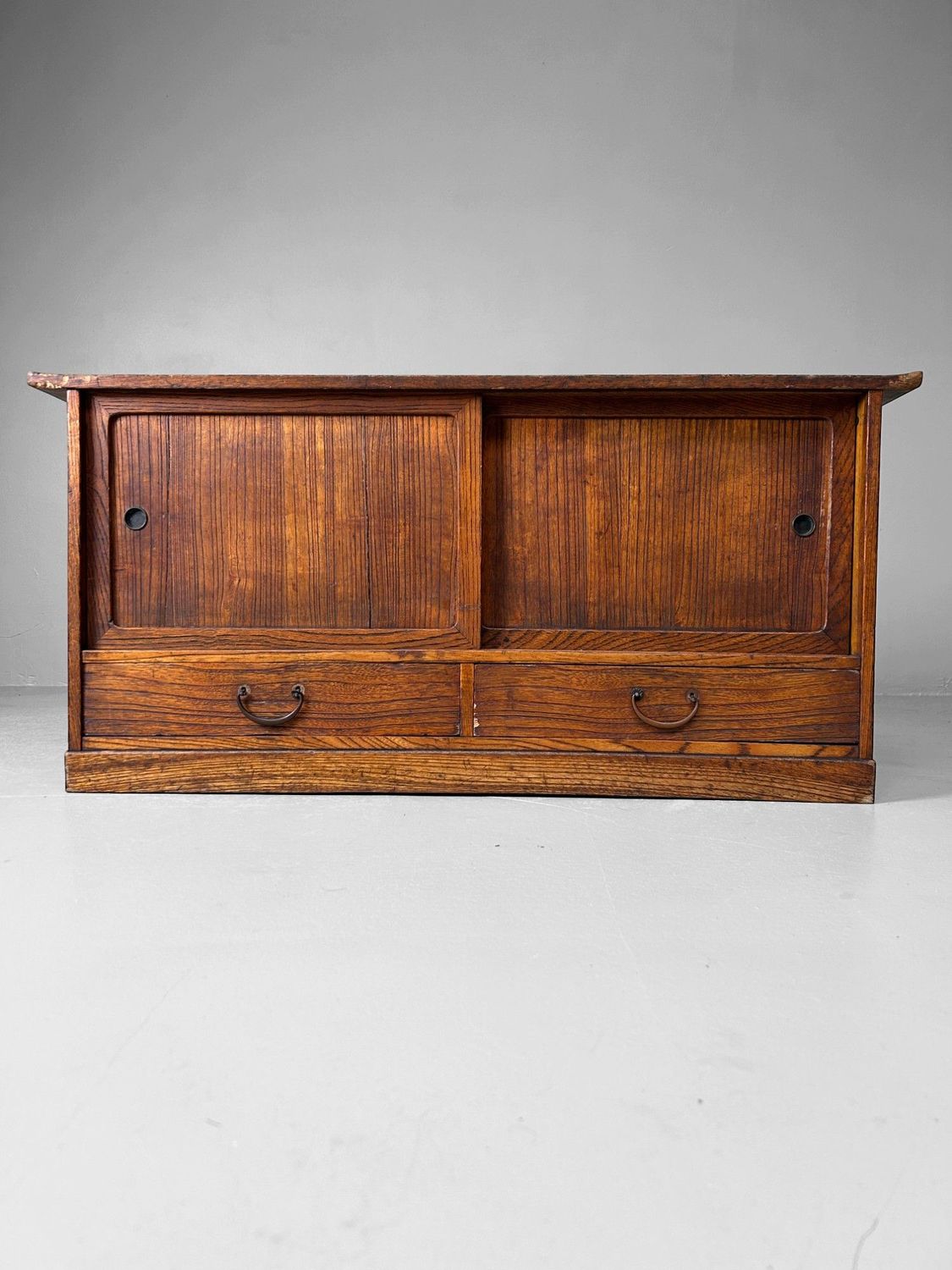 Elegant Houten Japans Opbergmeubel, Meiji Periode.