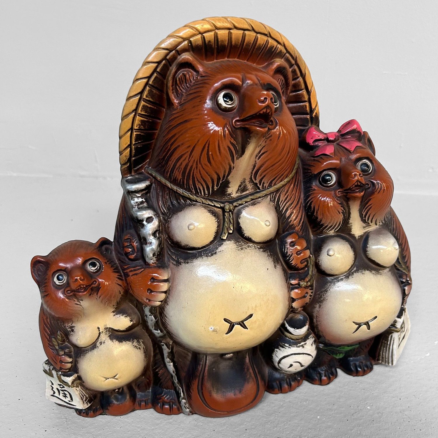 Vrolijke Vintage Tanuki Familie, Shigaraki, Japan.