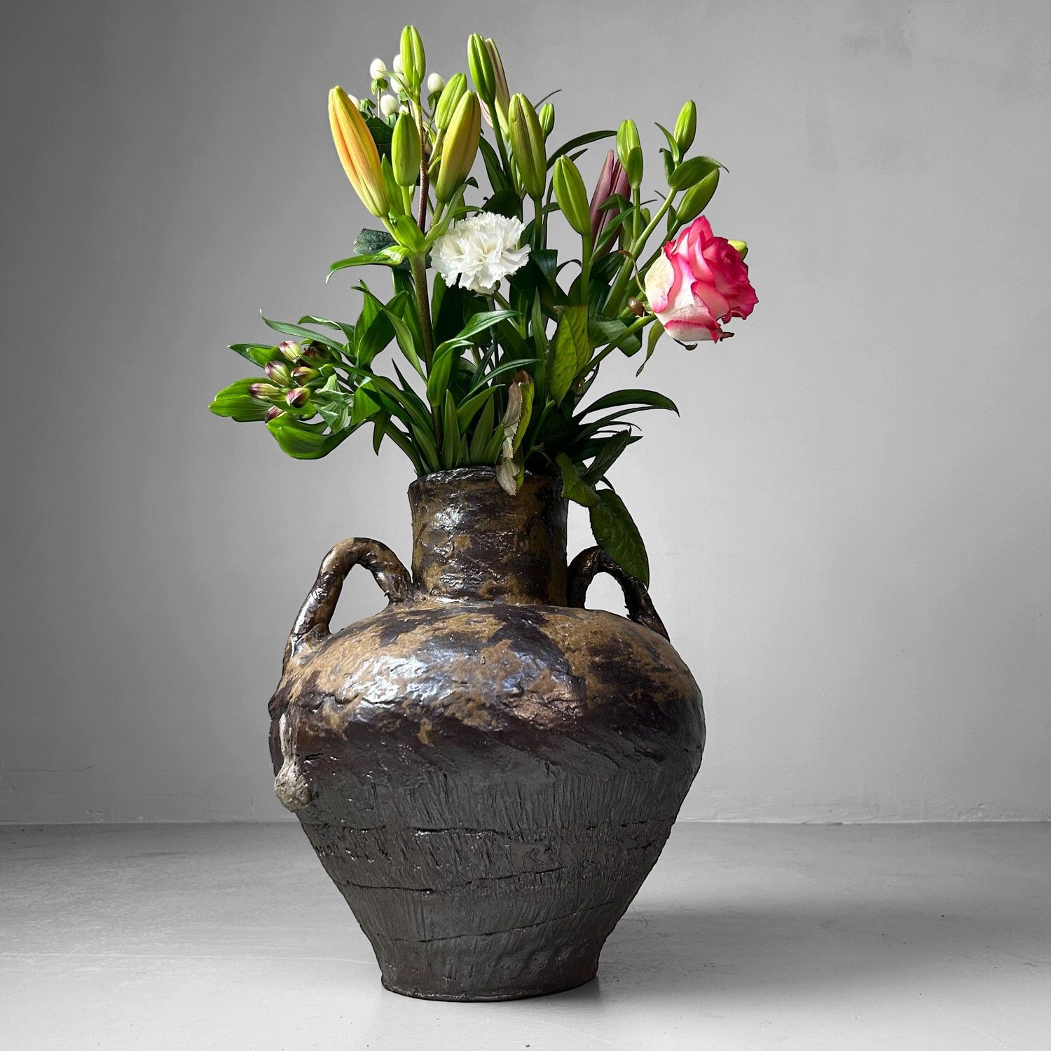 Organic Ikebana Flower Vase, Tokoname Ware, 1950s. Organic Ikebana Flower Vase, Tokoname Ware, 1950s.