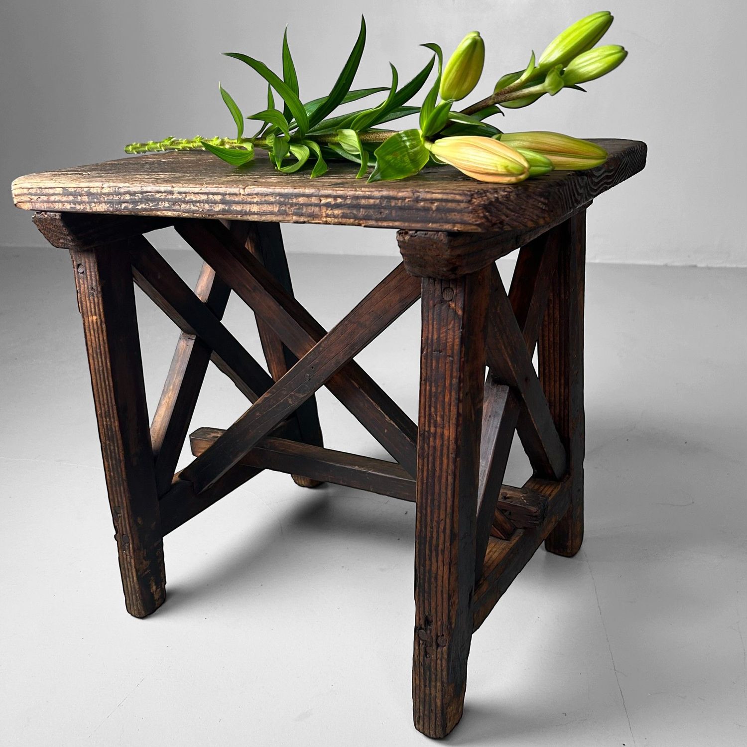 Minimalist Wooden Stool, 1920s, Japanese Mingei Style.