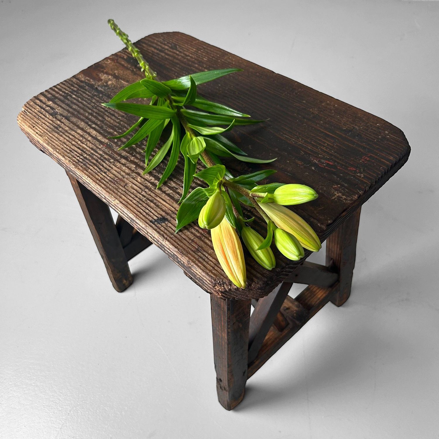 Minimalist Wooden Stool, 1920s, Japanese Mingei Style.
