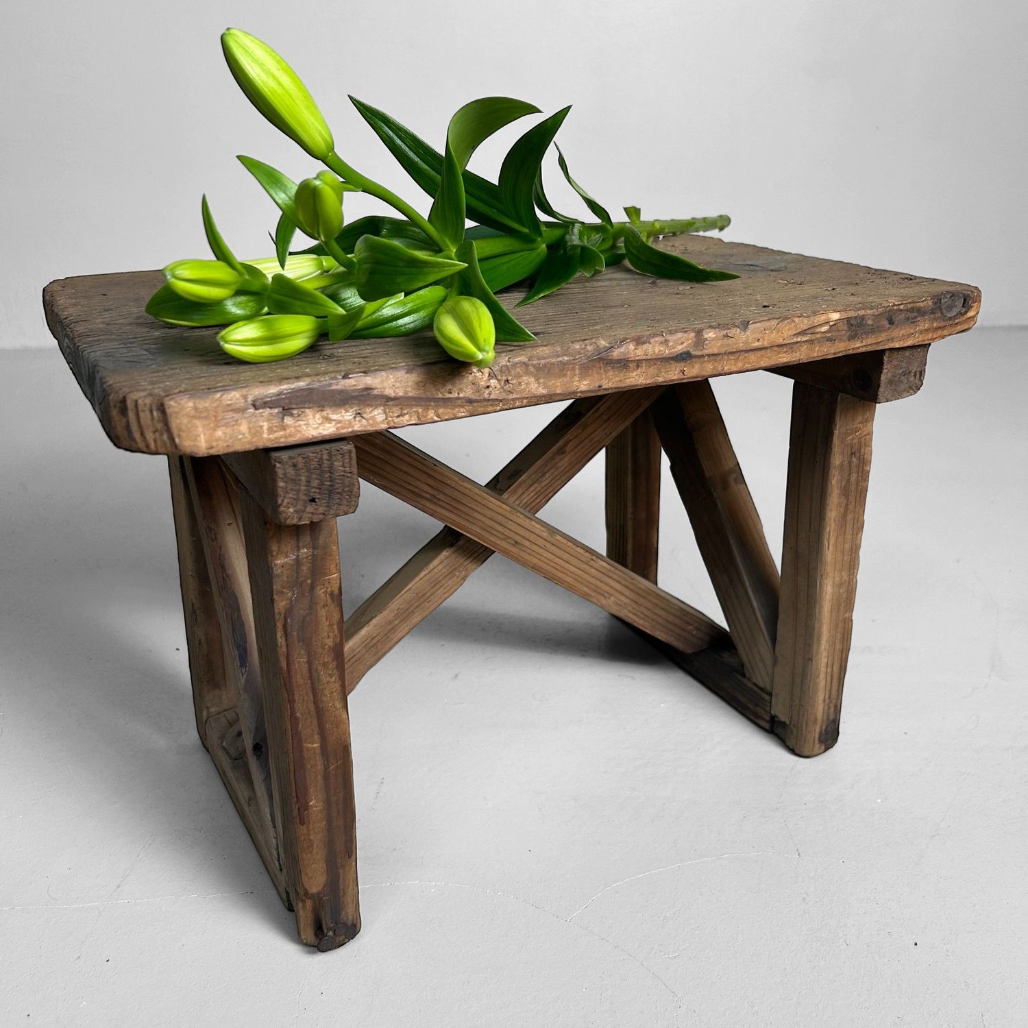 Minimalist Wooden Stool, 1920s, Japanese Mingei Style.