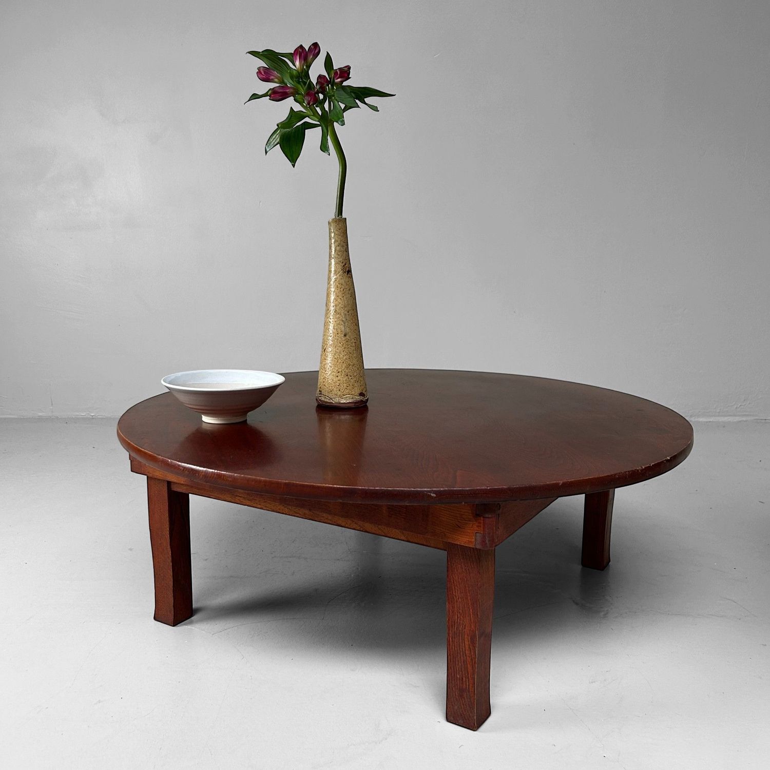 Traditionele Ronde Lage Tafel, Shōwa-periode, Japan.