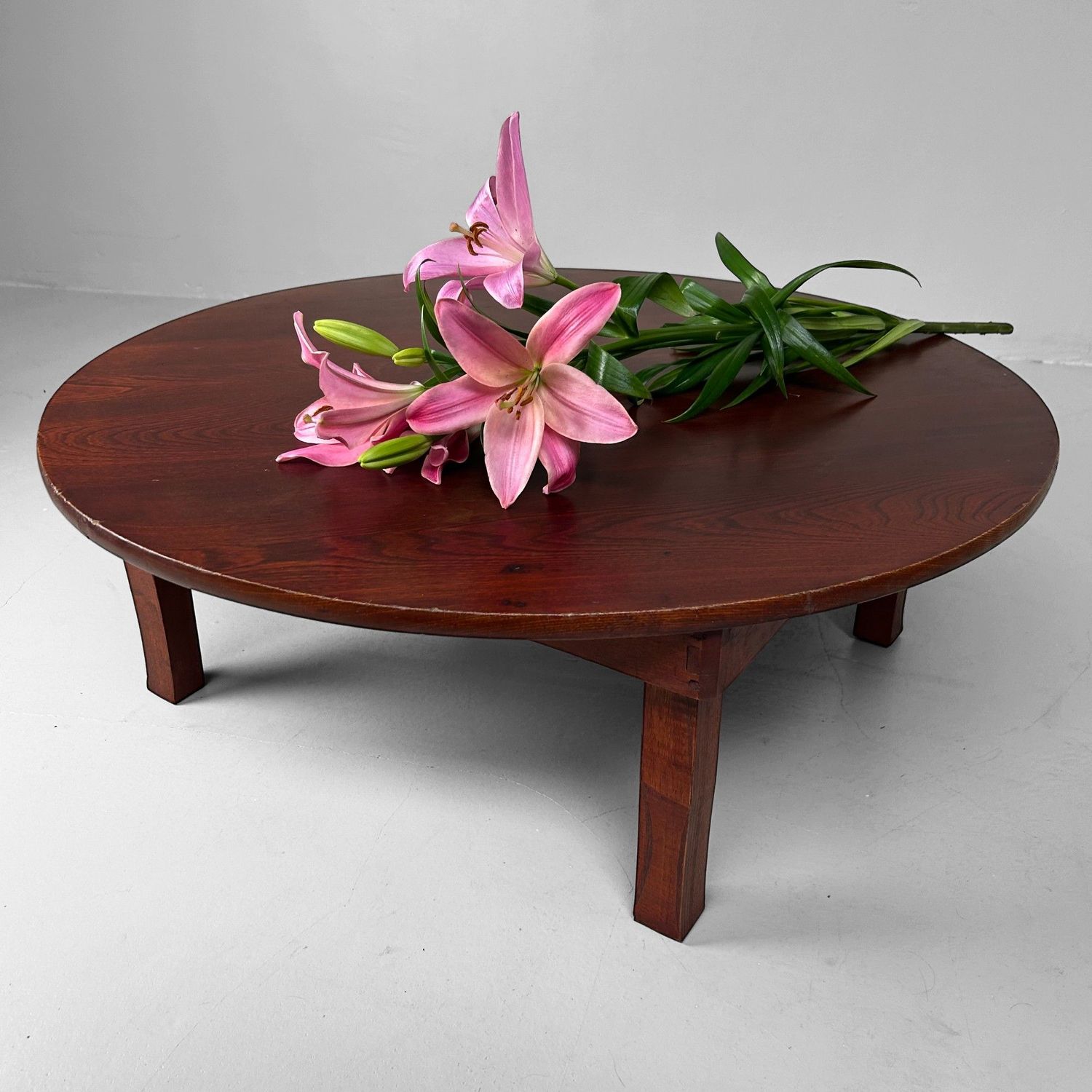 Traditionele Ronde Lage Tafel, Shōwa-periode, Japan.