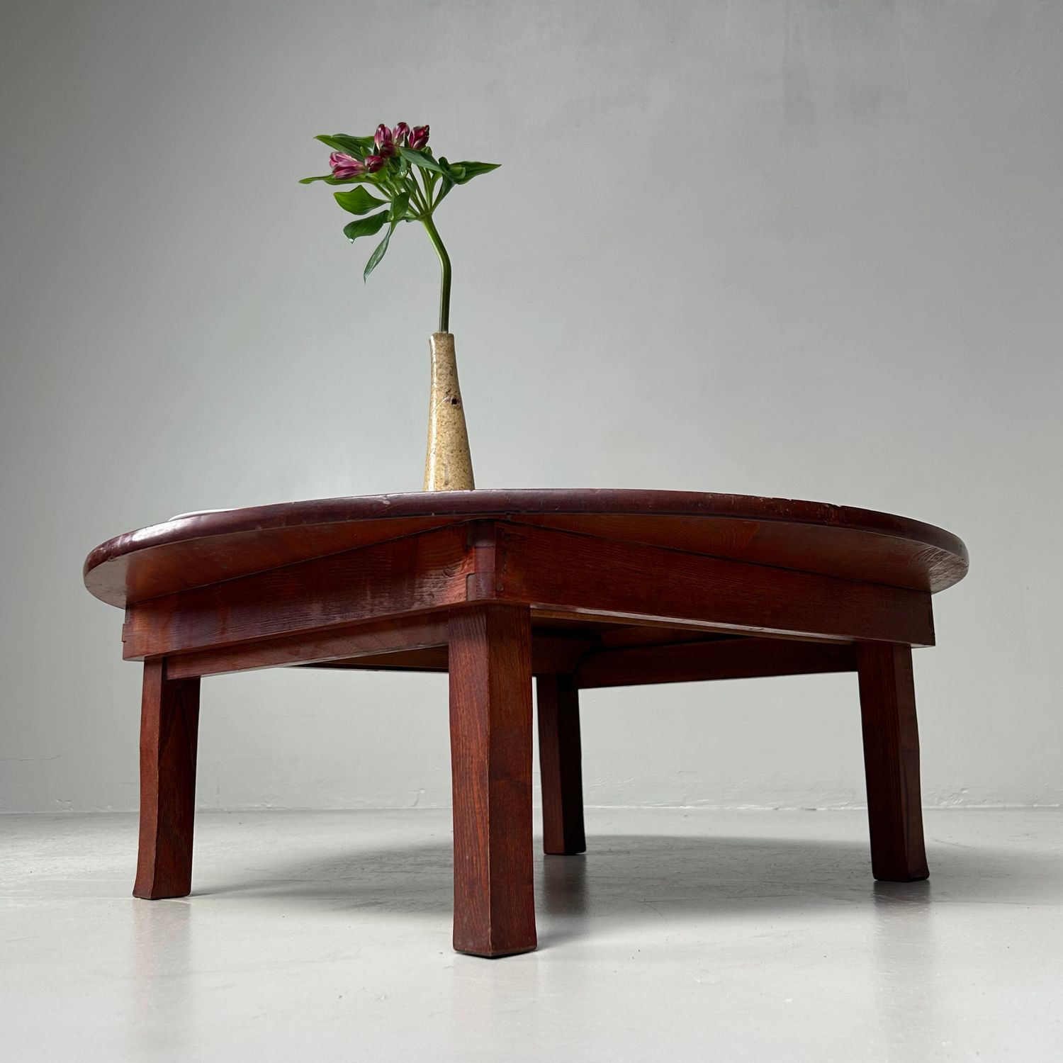 Traditionele Ronde Lage Tafel, Shōwa-periode, Japan.