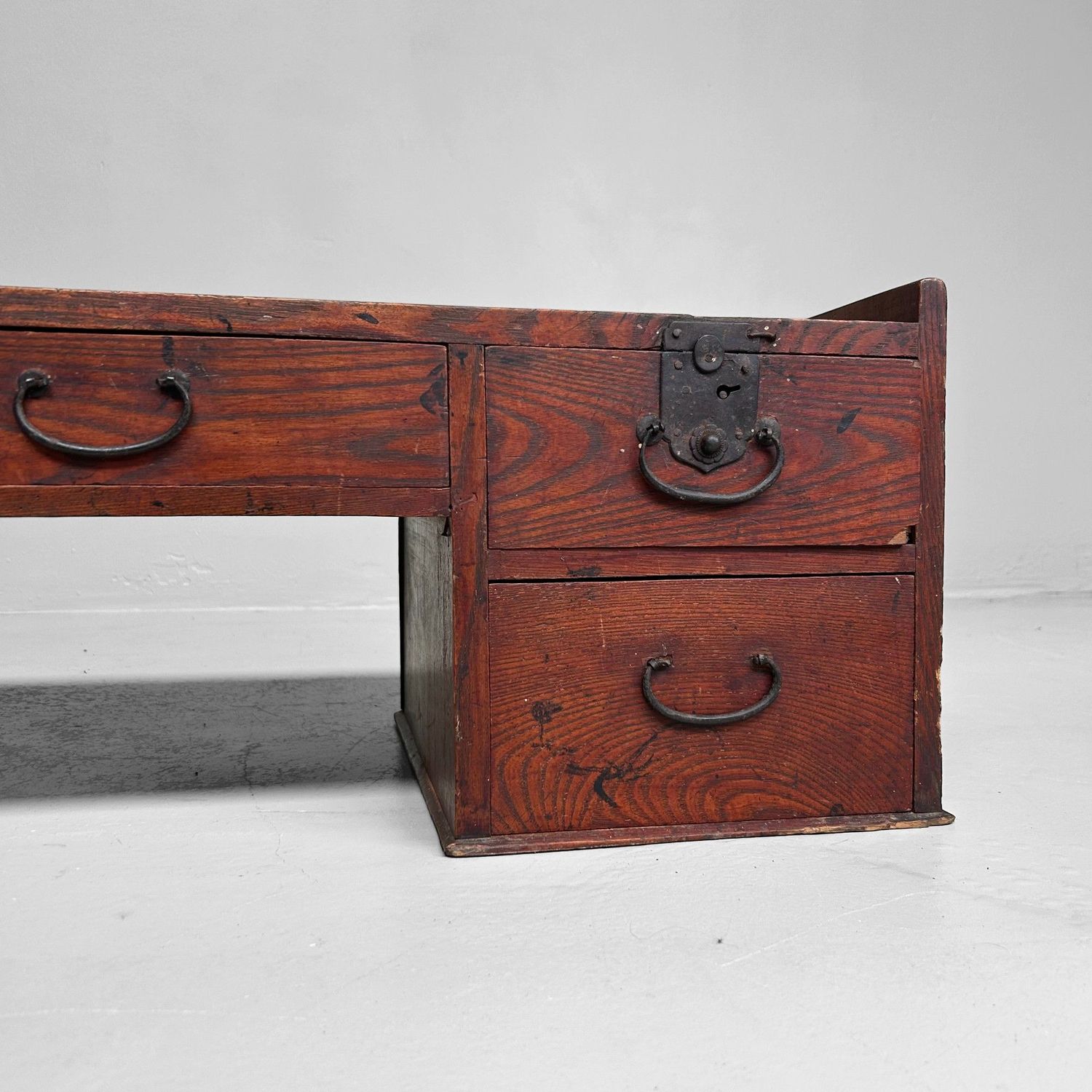 Minimalistische Japanse Schrijftafel, Shosai-Ki, Meiji-periode.