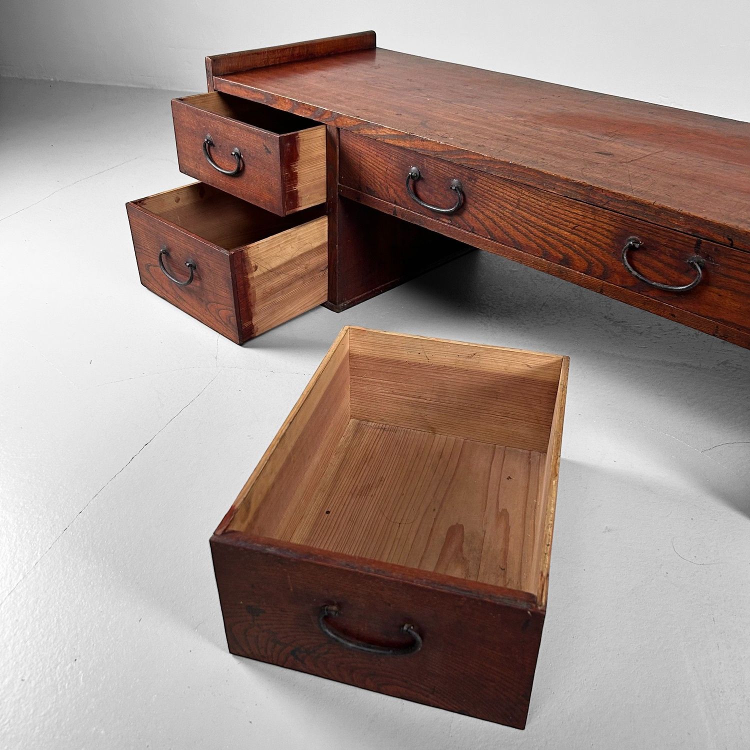 Minimalistische Japanse Schrijftafel, Shosai-Ki, Meiji-periode.