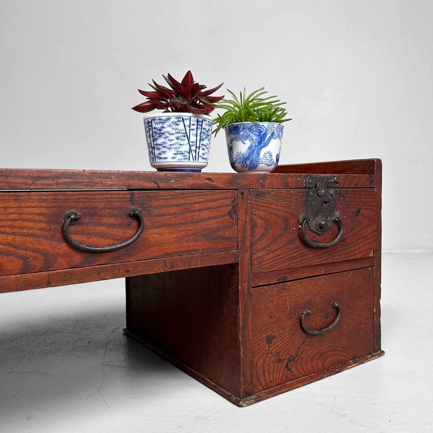 Minimalistische Japanse Schrijftafel, Shosai-Ki, Meiji-periode.