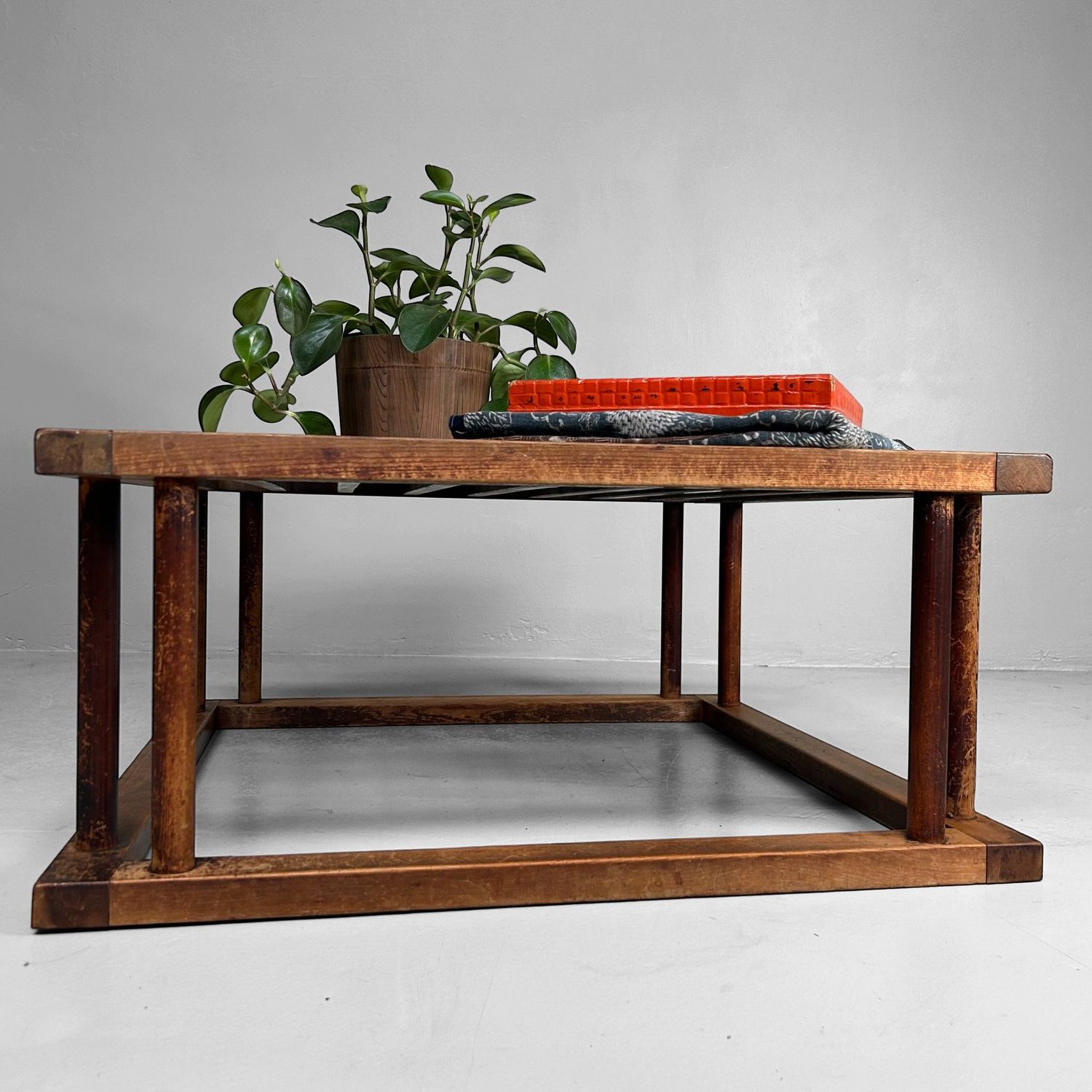 Traditionele Houten Kotatsu Tafel, vroege Shōwa Periode, Japan.