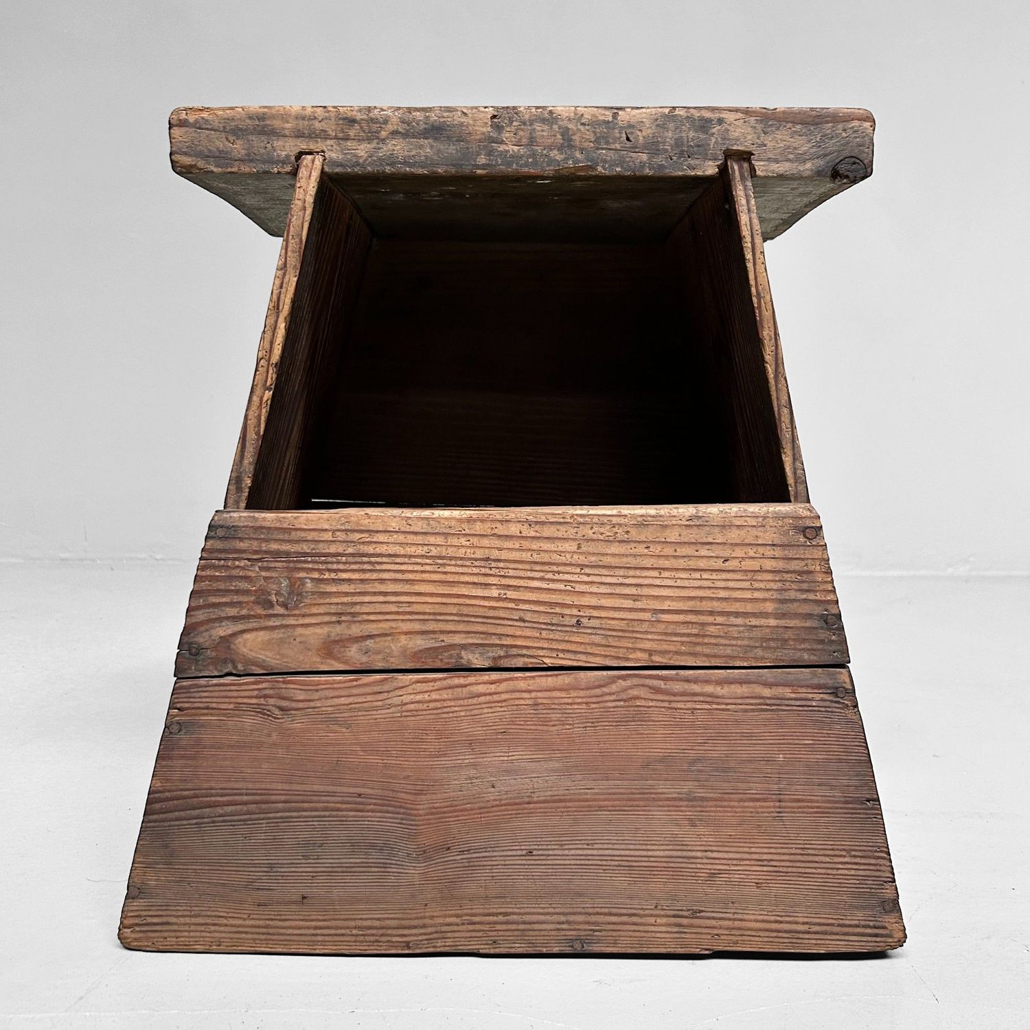 Minimalistische Fumidai, Houten Opstap, Taishō-periode, Japan.