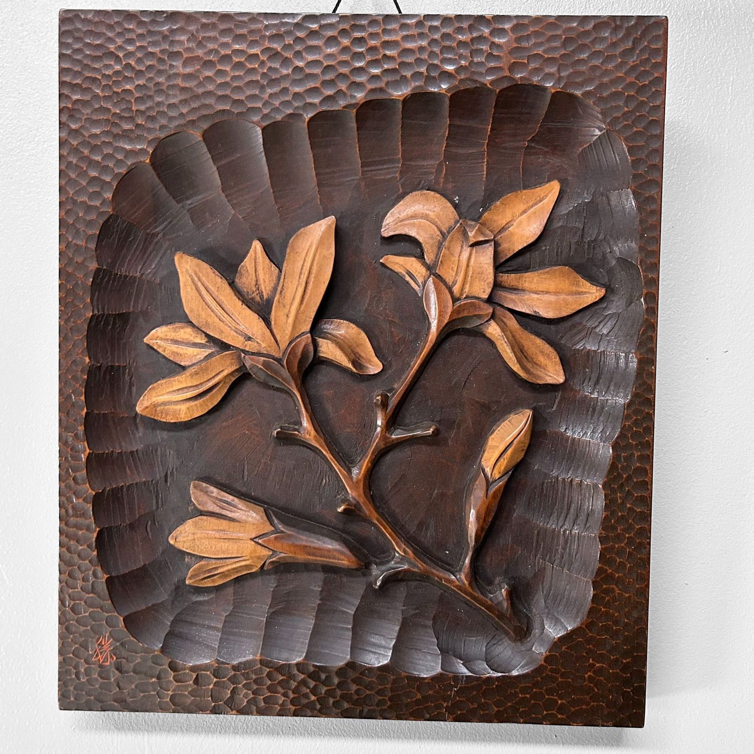 Japans Vintage Handgesneden Houten Paneel met Magnoliabloesems.