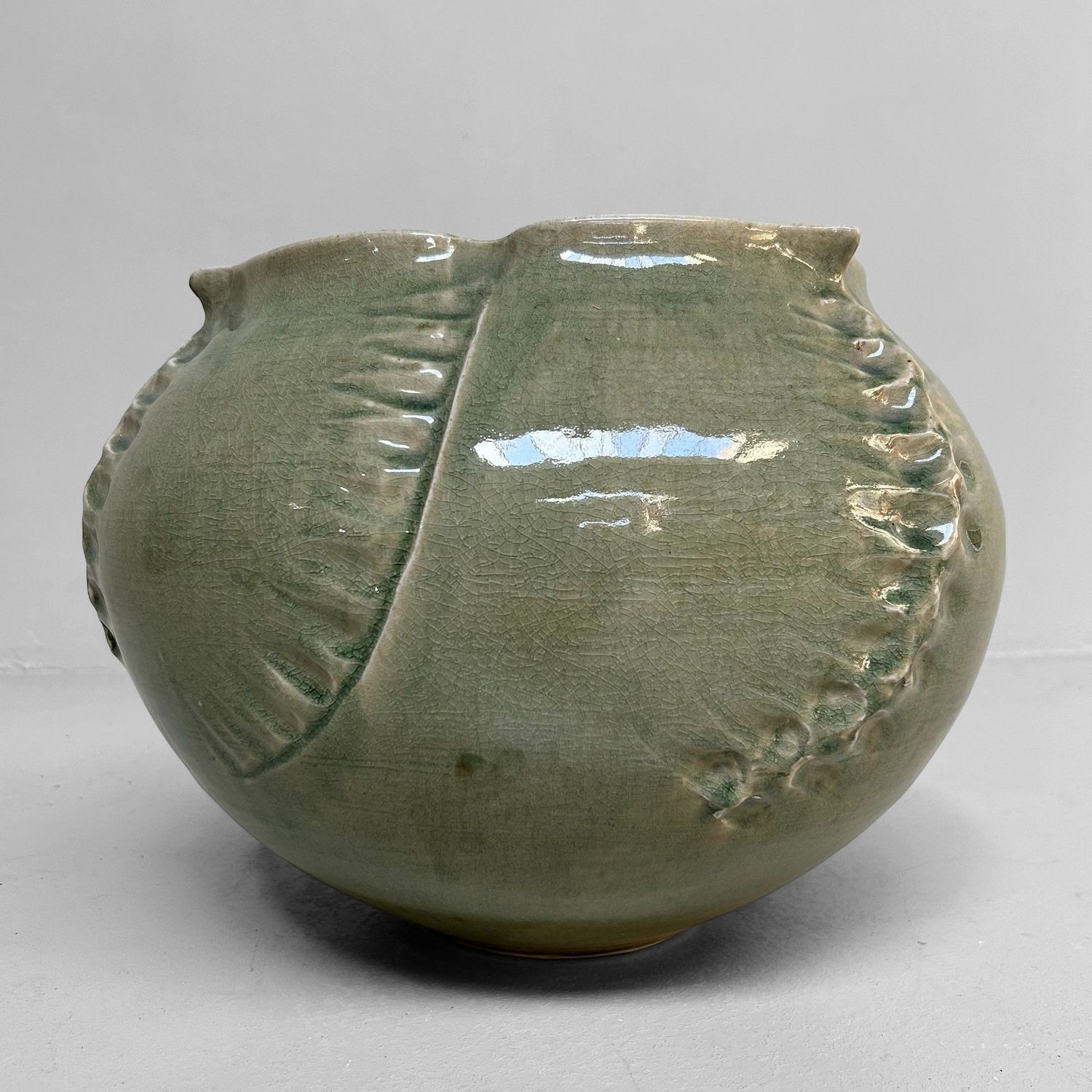 Organische Japanse Celadon Bloemenvaas door Noma Gazan, Jaren '70. Organische Japanse Celadon Bloemenvaas door Noma Gazan, Jaren '70.