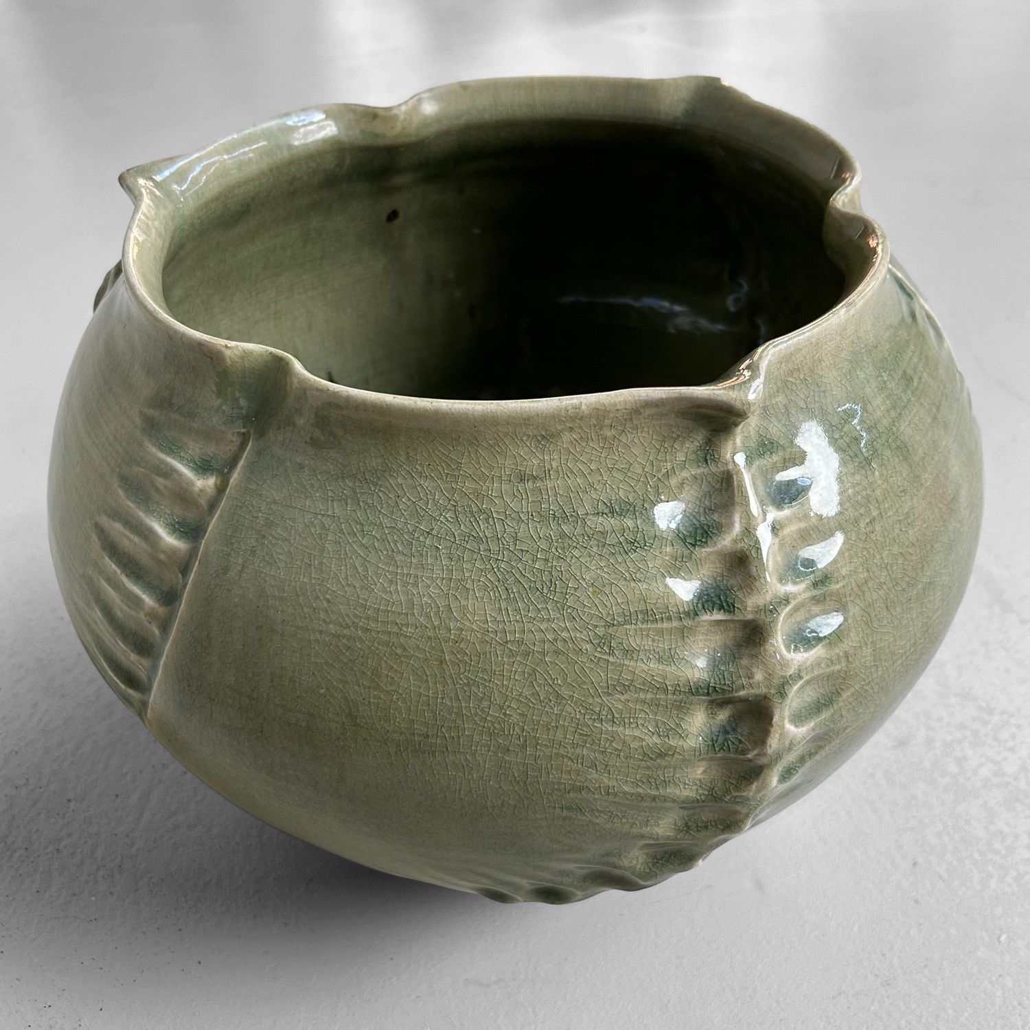 Organische Japanse Celadon Bloemenvaas door Noma Gazan, Jaren '70. Organische Japanse Celadon Bloemenvaas door Noma Gazan, Jaren '70.