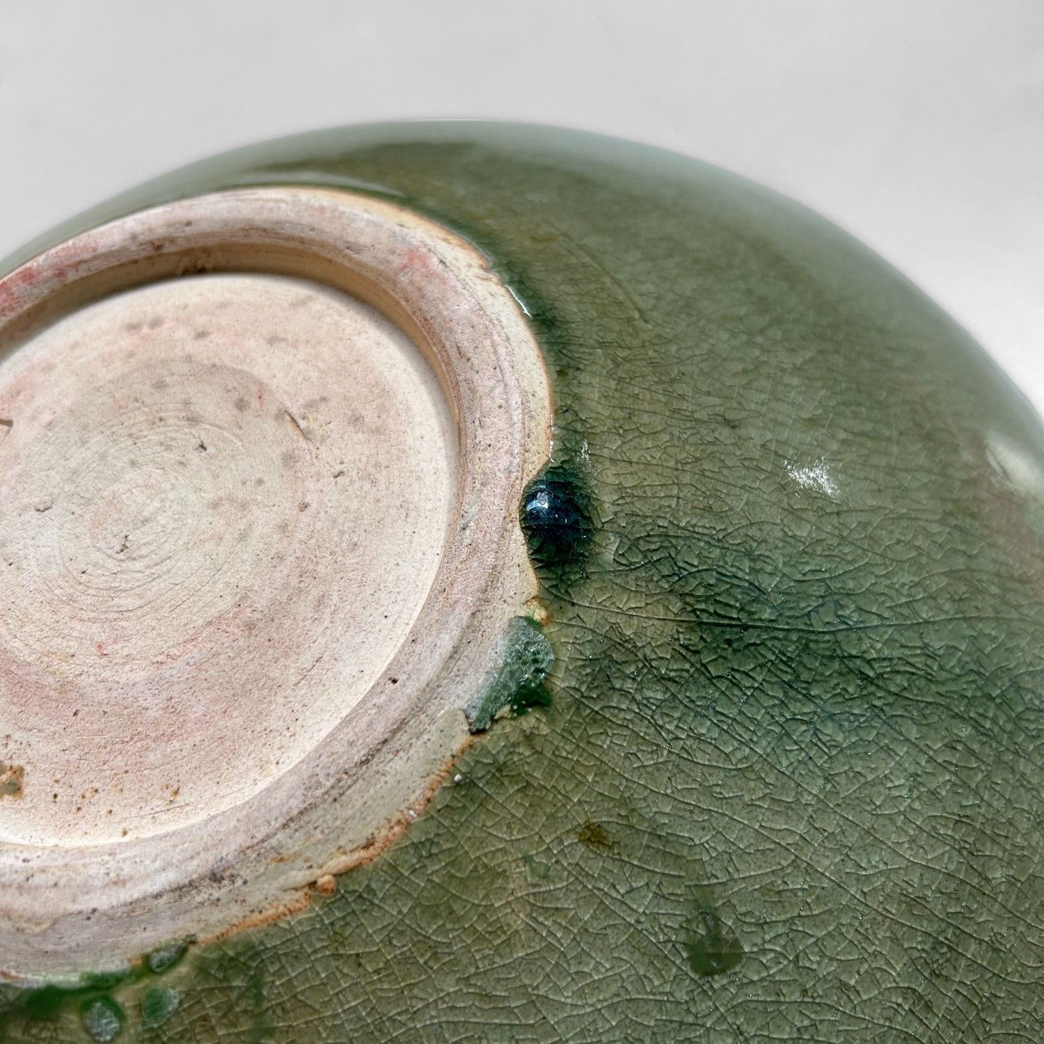 Organische Japanse Celadon Bloemenvaas door Noma Gazan, Jaren '70. Organische Japanse Celadon Bloemenvaas door Noma Gazan, Jaren '70.