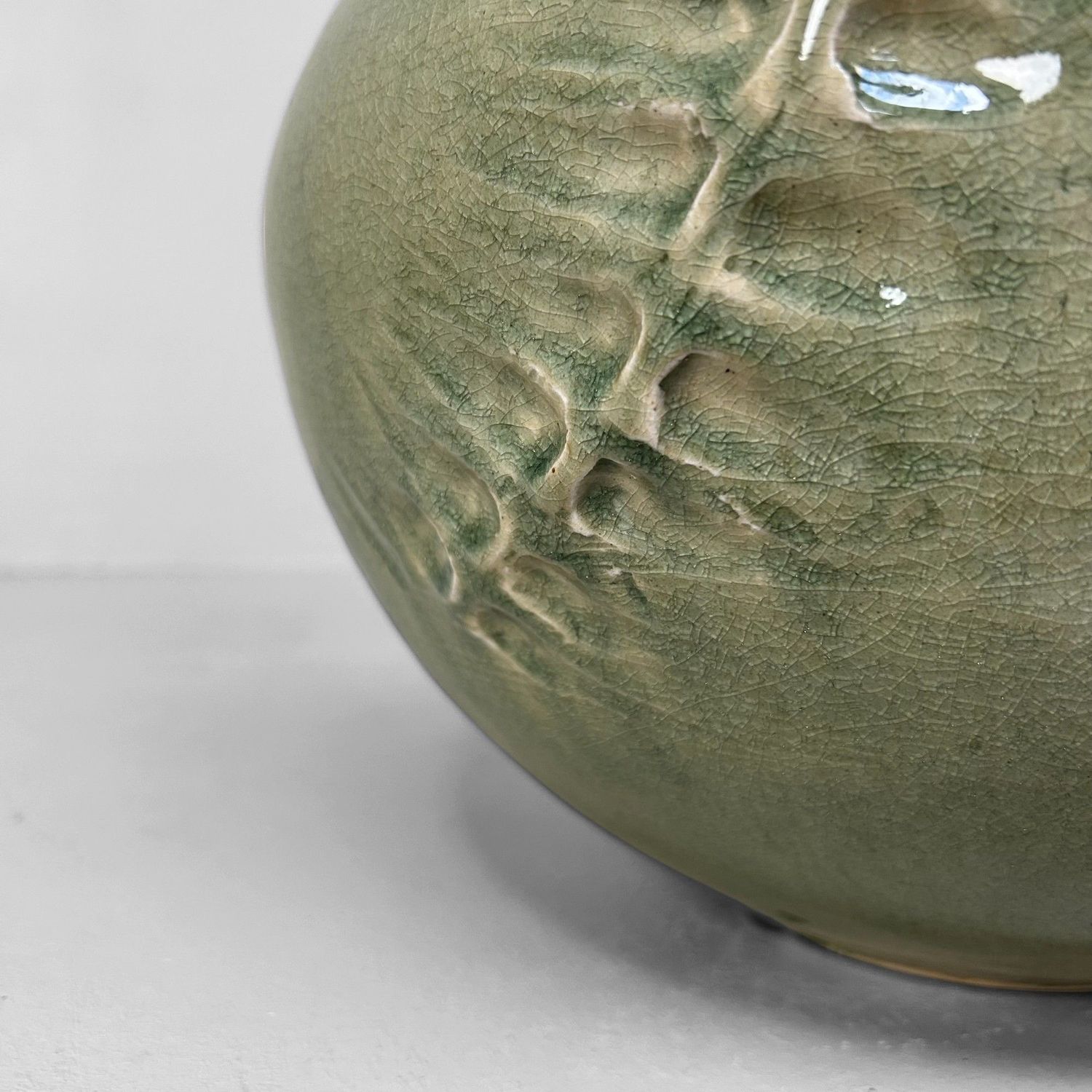 Organische Japanse Celadon Bloemenvaas door Noma Gazan, Jaren '70. Organische Japanse Celadon Bloemenvaas door Noma Gazan, Jaren '70.