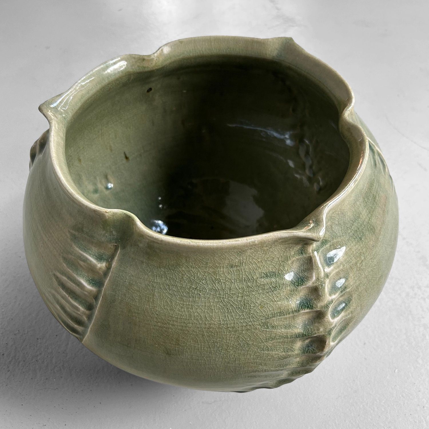 Organische Japanse Celadon Bloemenvaas door Noma Gazan, Jaren '70. Organische Japanse Celadon Bloemenvaas door Noma Gazan, Jaren '70.