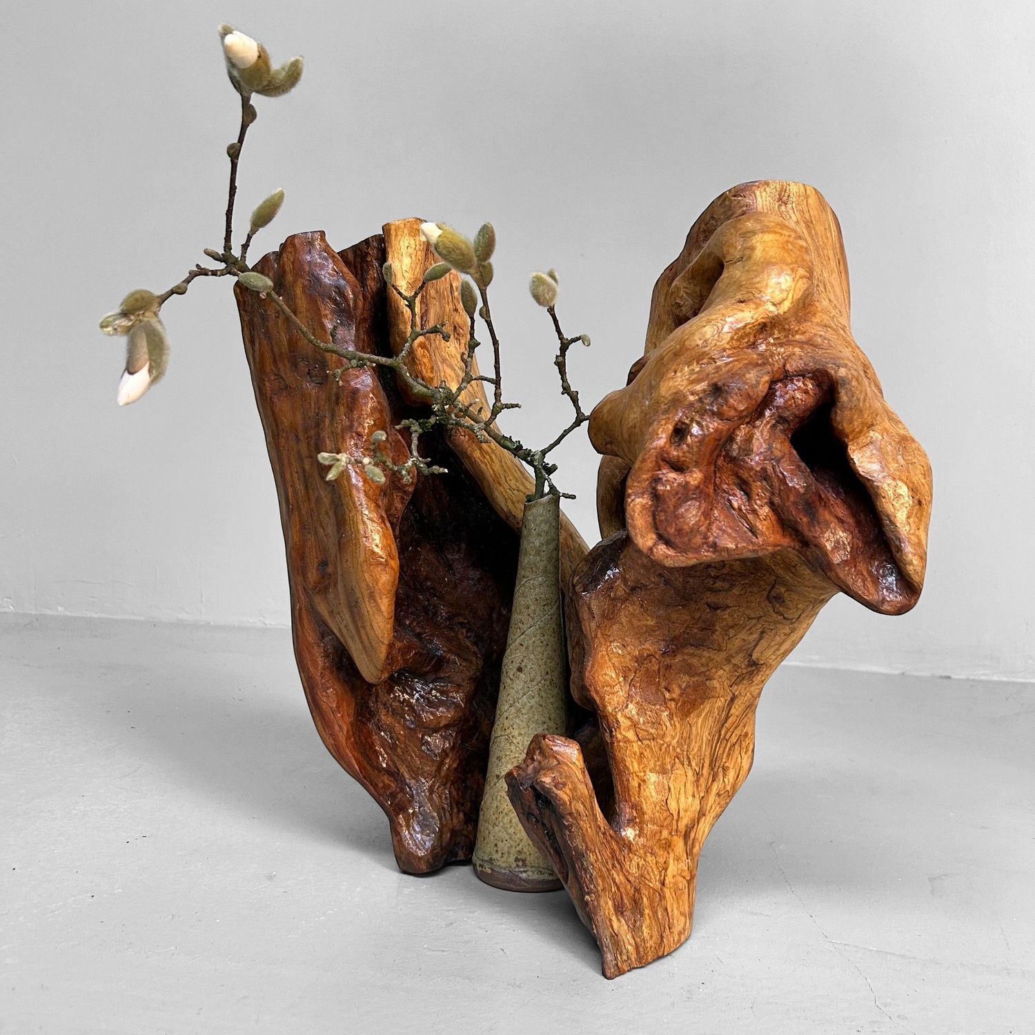 Japanese Tsuge Burl Wood Sculpture – Wabi-Sabi Ikebana Art Piece, 1920s.