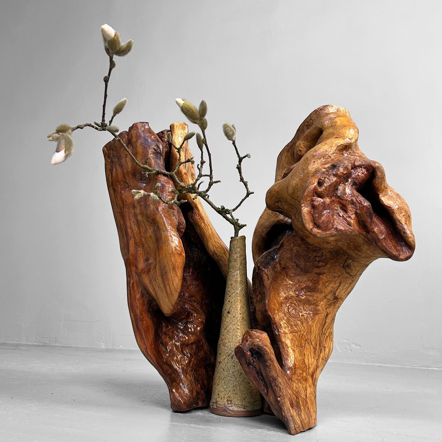 Japanese Tsuge Burl Wood Sculpture – Wabi-Sabi Ikebana Art Piece, 1920s.