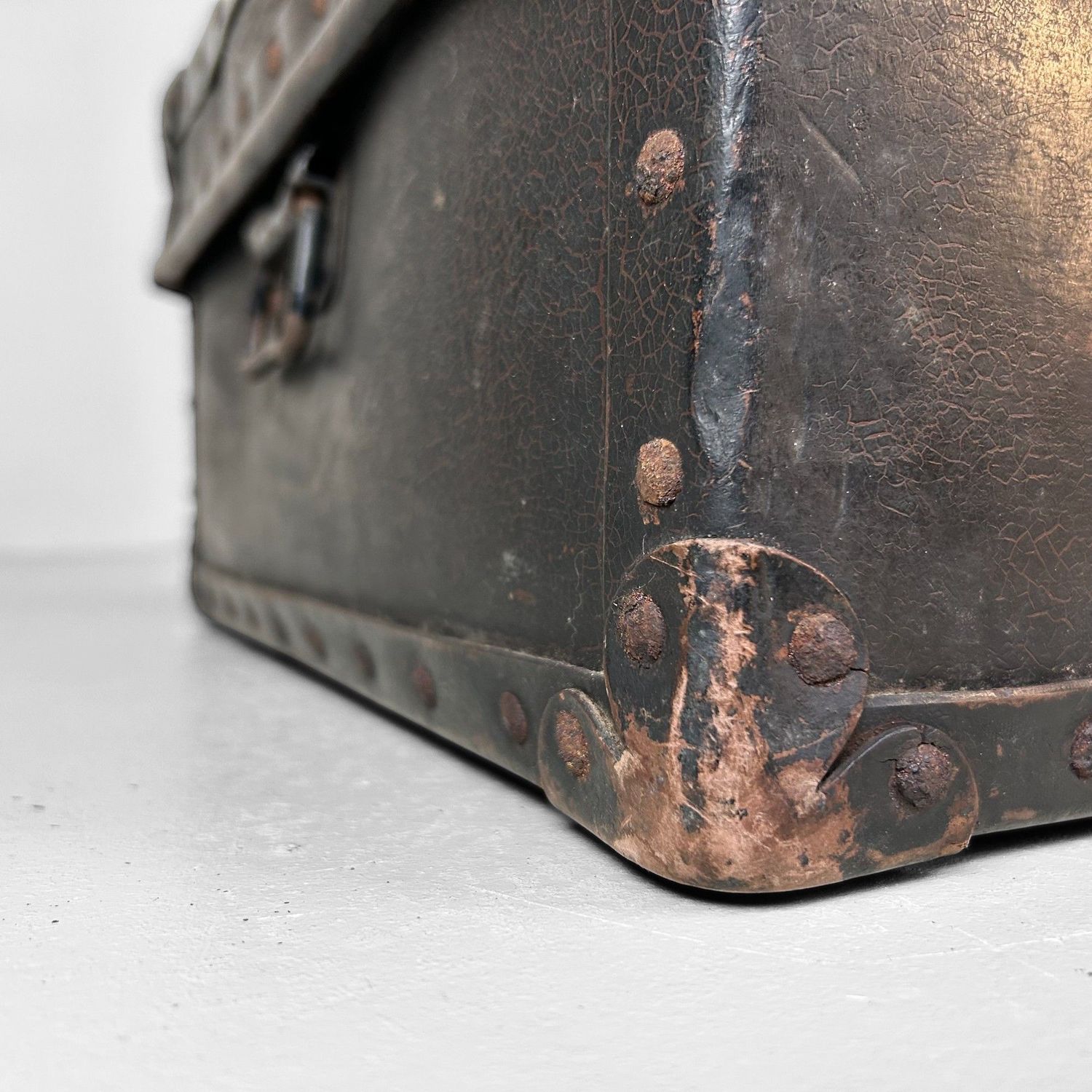 Zeldzame Antieke Opberg Koffer, 'Tsuya Bunko', Meiji periode, Japan. Zeldzame Antieke Opberg Koffer, 'Tsuya Bunko', Meiji periode, Japan.