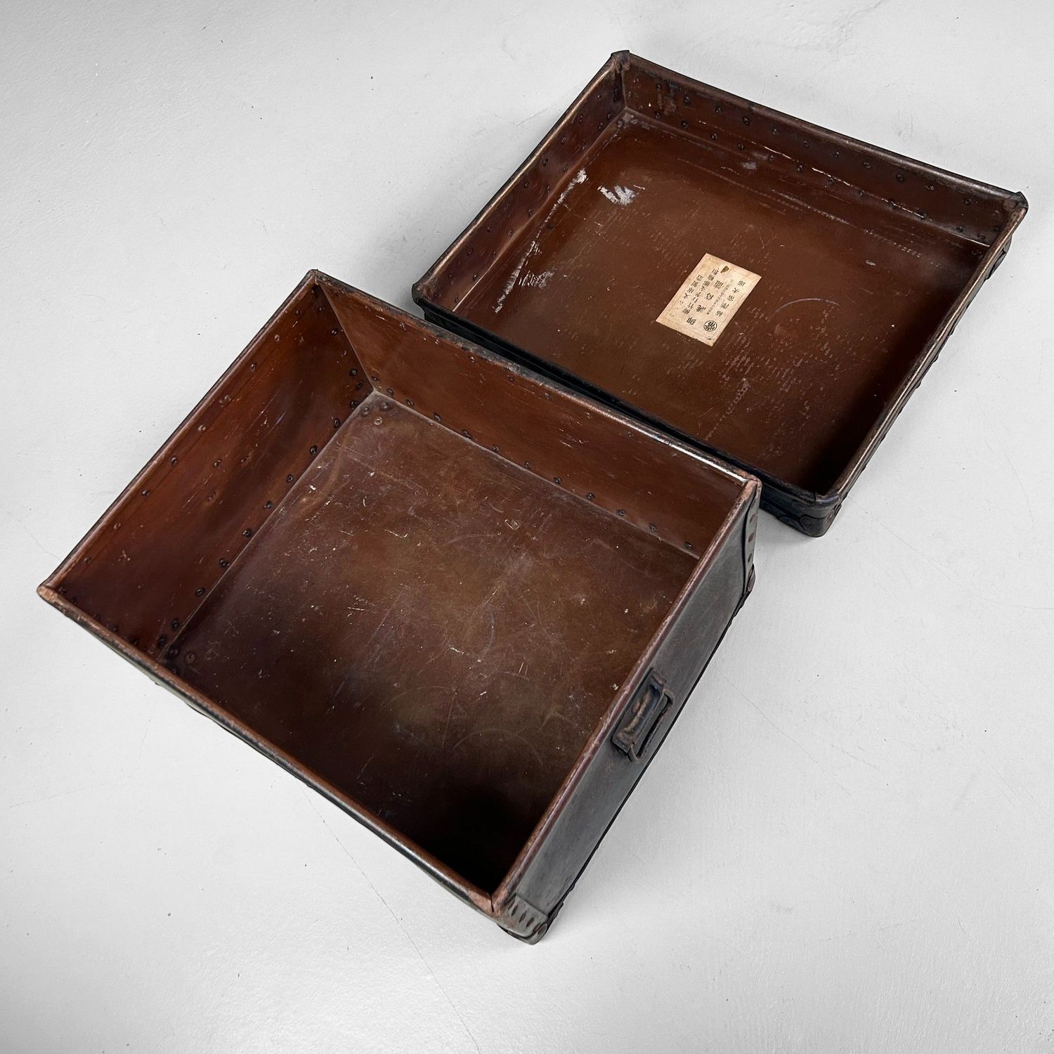 Zeldzame Antieke Opberg Koffer, 'Tsuya Bunko', Meiji periode, Japan. Zeldzame Antieke Opberg Koffer, 'Tsuya Bunko', Meiji periode, Japan.