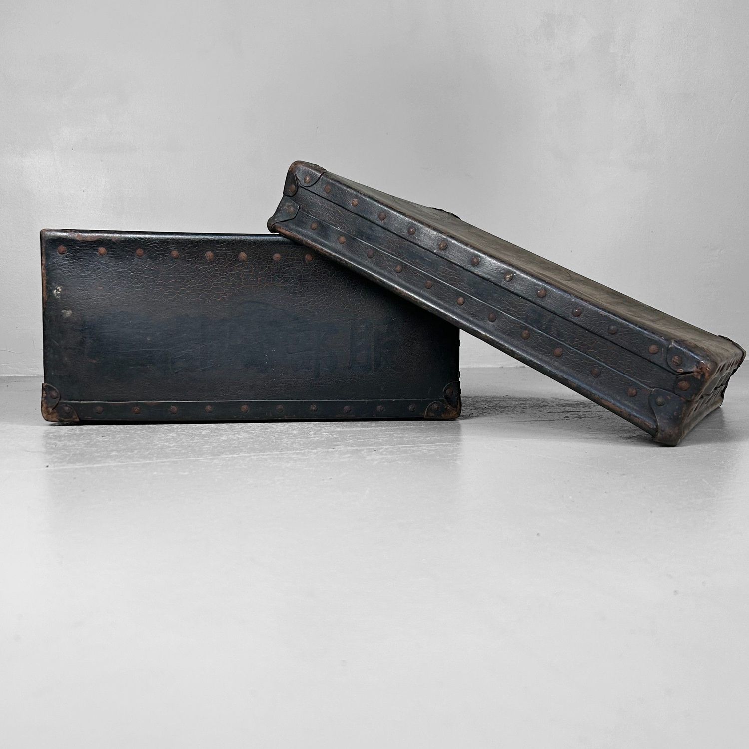 Zeldzame Antieke Opberg Koffer, 'Tsuya Bunko', Meiji periode, Japan. Zeldzame Antieke Opberg Koffer, 'Tsuya Bunko', Meiji periode, Japan.