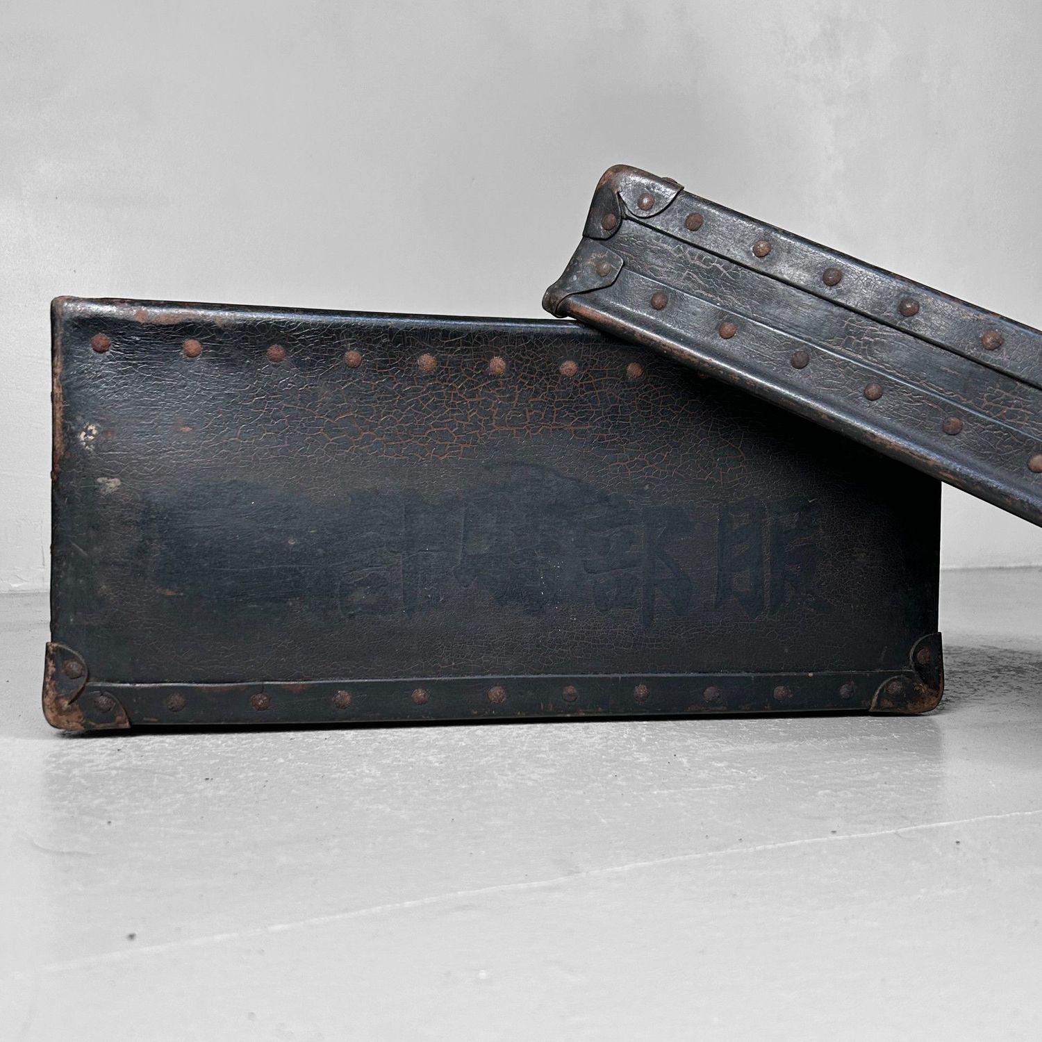 Zeldzame Antieke Opberg Koffer, 'Tsuya Bunko', Meiji periode, Japan. Zeldzame Antieke Opberg Koffer, 'Tsuya Bunko', Meiji periode, Japan.