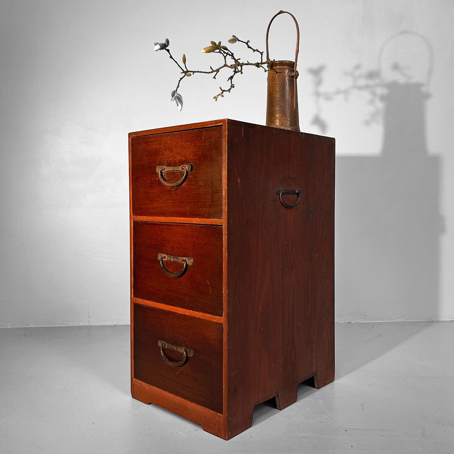 Antieke Japanse Tansu met Lades uit de Meiji-periode.