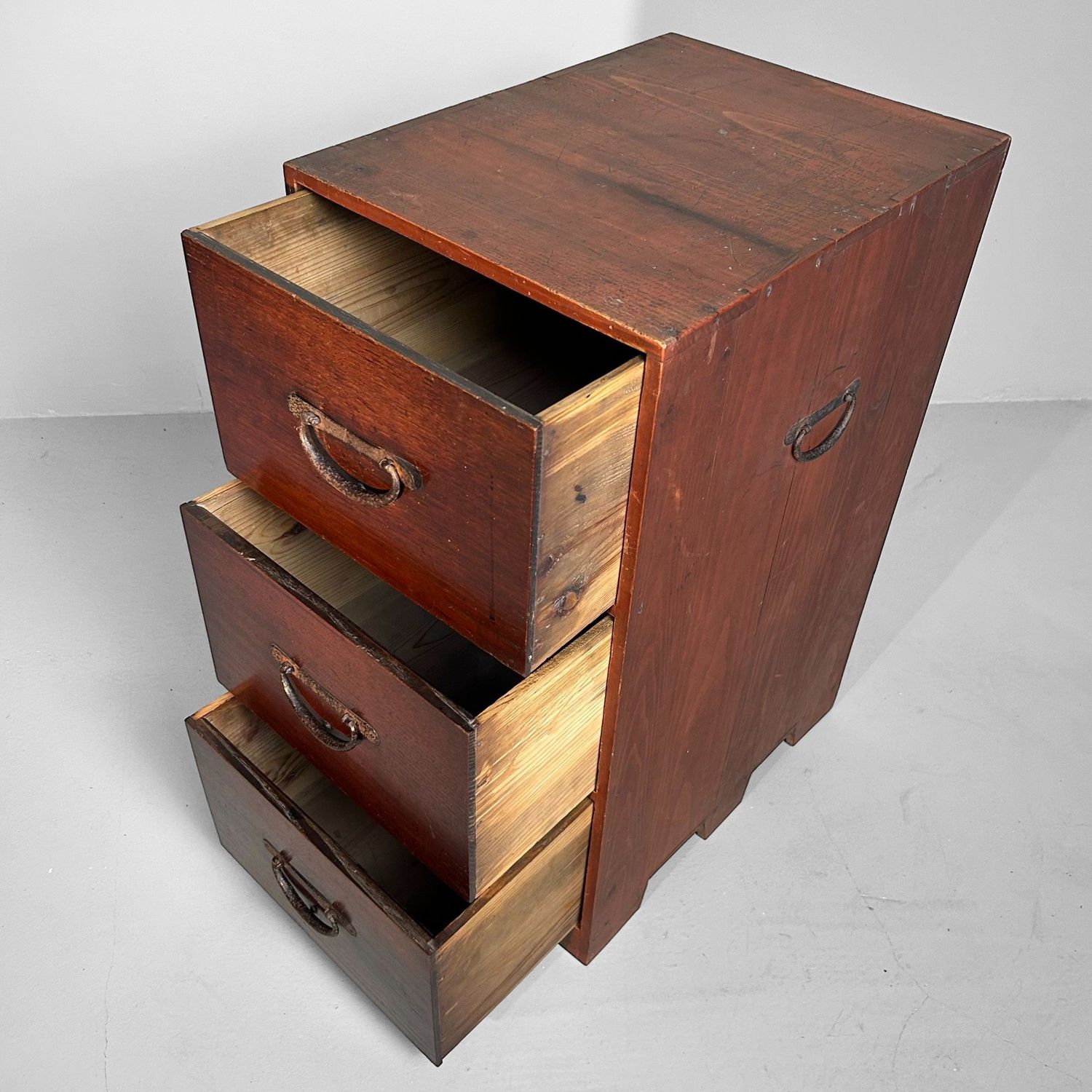 Antieke Japanse Tansu met Lades uit de Meiji-periode.