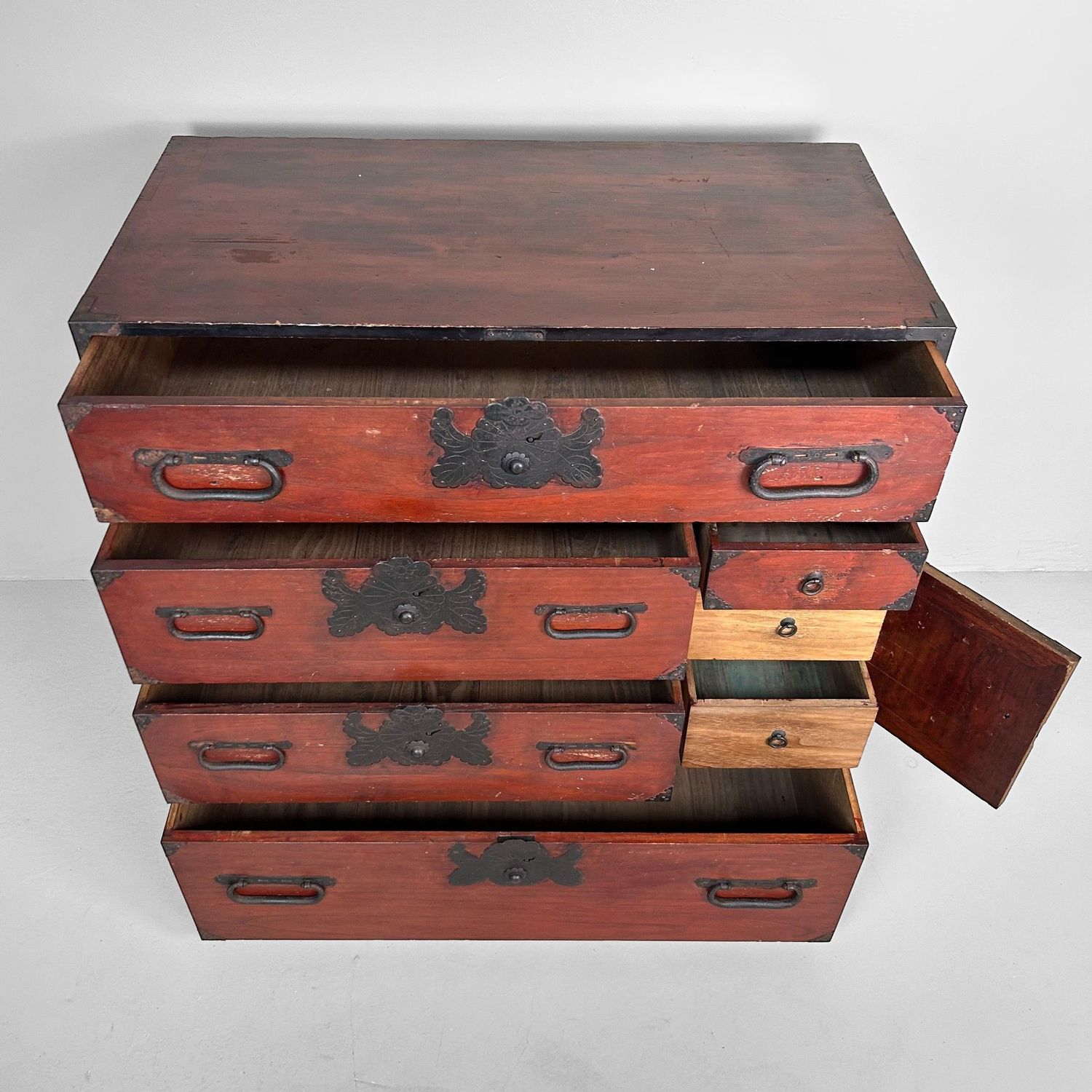 Traditional Japanese Tansu Storage Cabinet, Meiji Period.