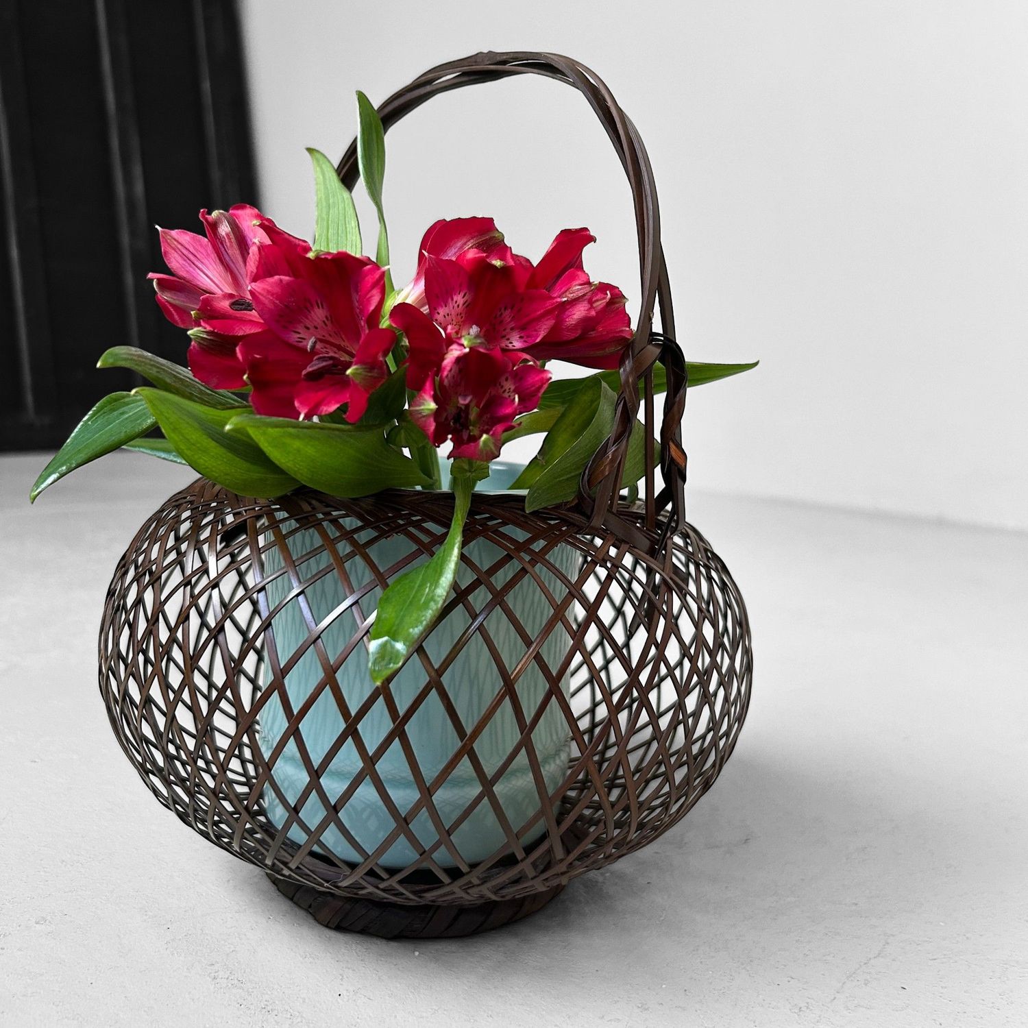 Vintage Hanakago (花籠) , Bamboe Ikebana Mand, jaren '60. Vintage Hanakago (花籠) , Bamboe Ikebana Mand, jaren '60.