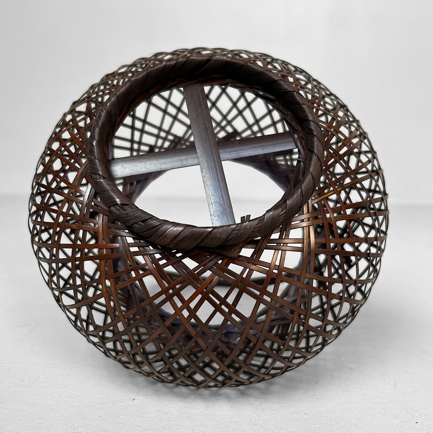 Vintage Hanakago (花籠) , Bamboe Ikebana Mand, jaren '60. Vintage Hanakago (花籠) , Bamboe Ikebana Mand, jaren '60.