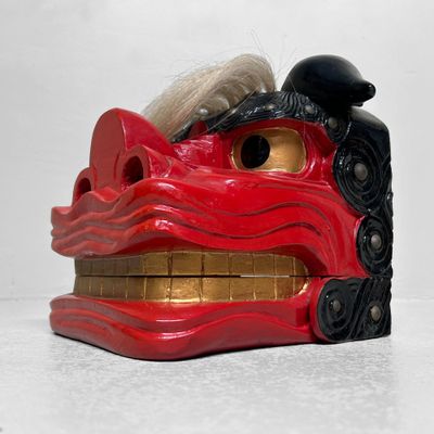 Traditioneel Shishi Leeuwenmasker – Gelakt Houtsnijwerk, jaren 50-60.