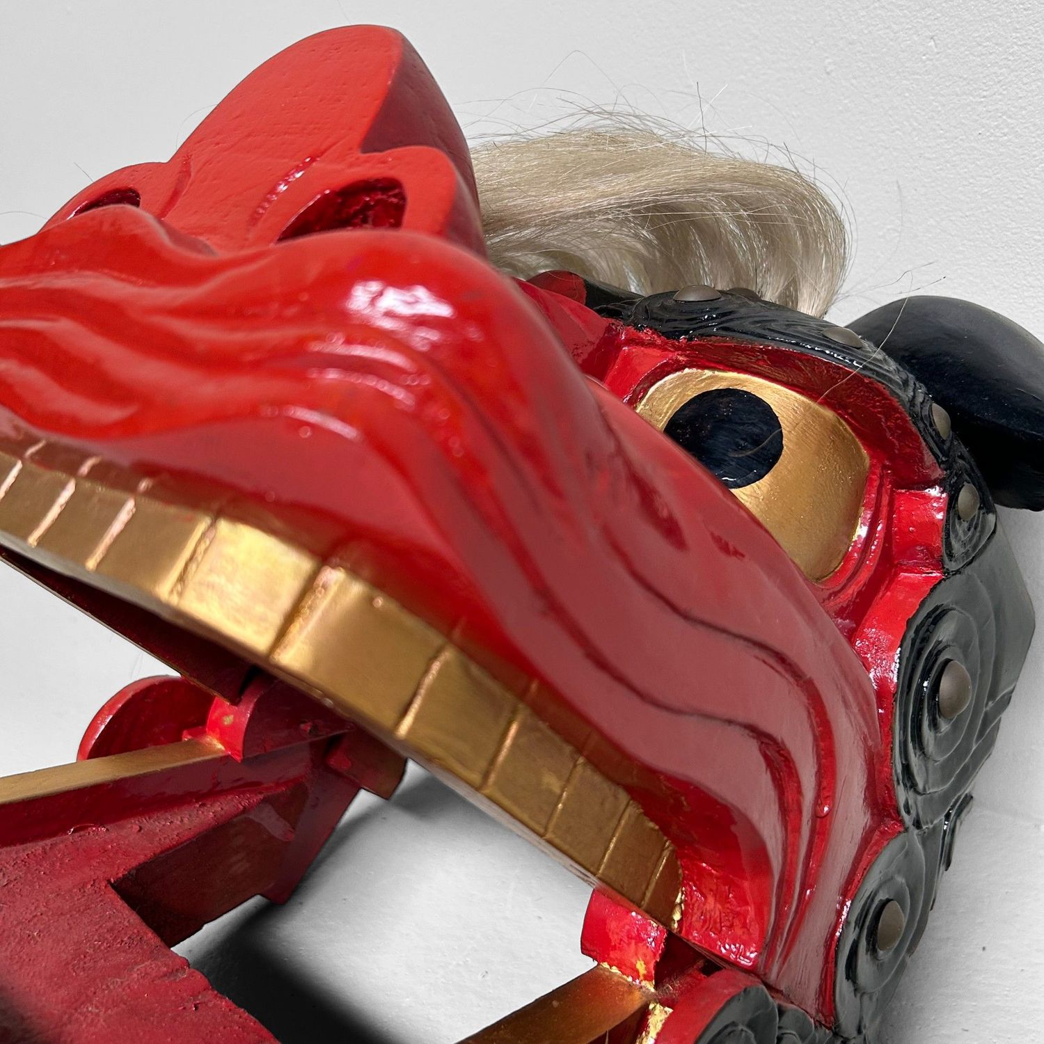 Traditioneel Shishi Leeuwenmasker – Gelakt Houtsnijwerk, jaren 50-60.