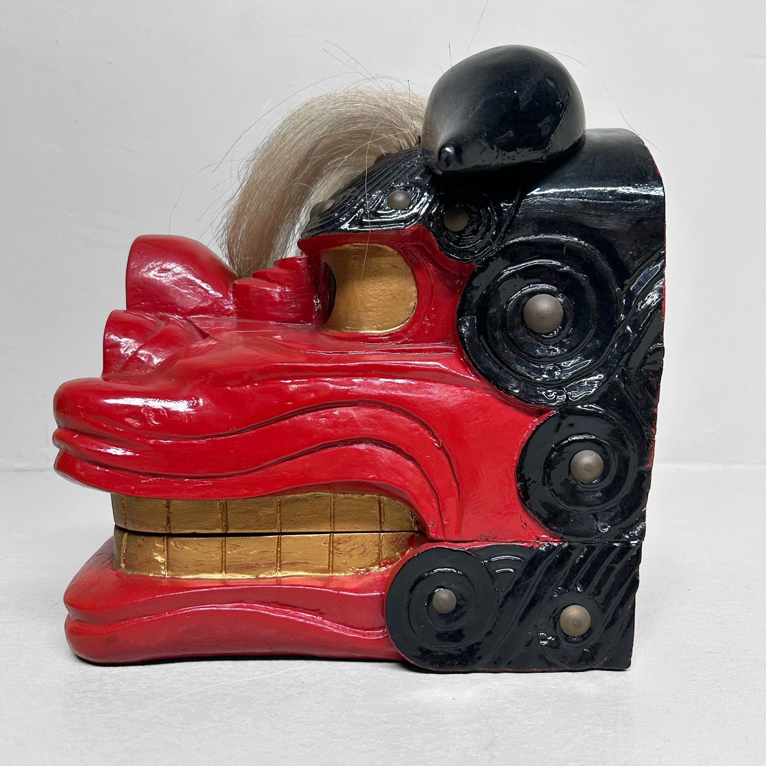 Traditioneel Shishi Leeuwenmasker – Gelakt Houtsnijwerk, jaren 50-60.