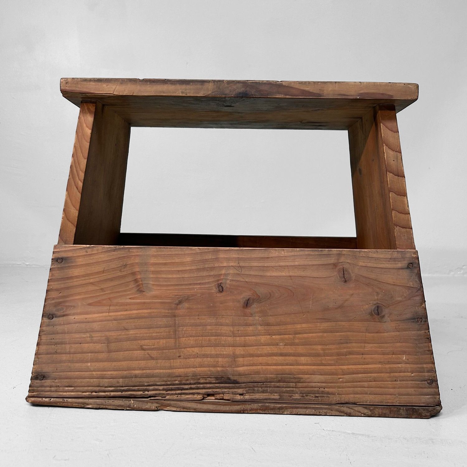 Minimalistische Fumidai, Houten Opstap, Taishō-periode, Japan.