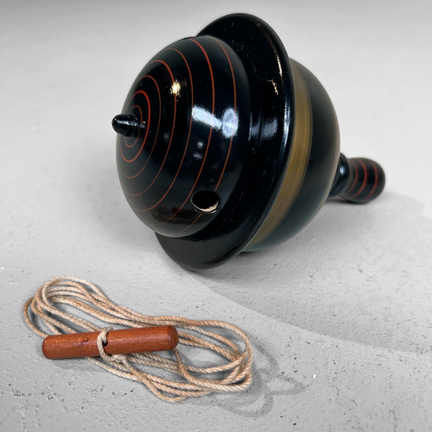 ​Japanse Houten Narikoma Tol – "Singing Spinning Top", jaren '70.