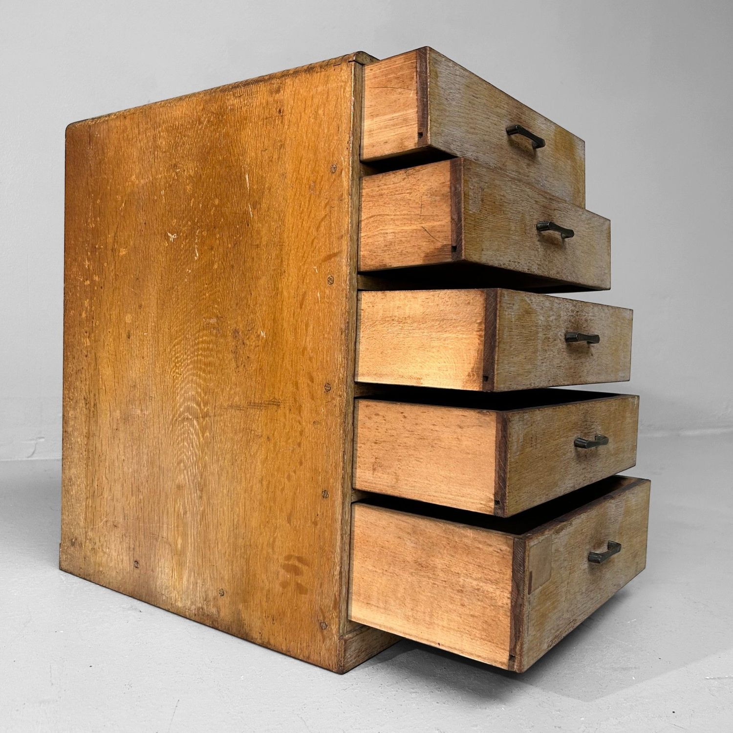 Vintage 1930s Japanese Cabinet – Aitoku Tansu-ten, Tokyo.