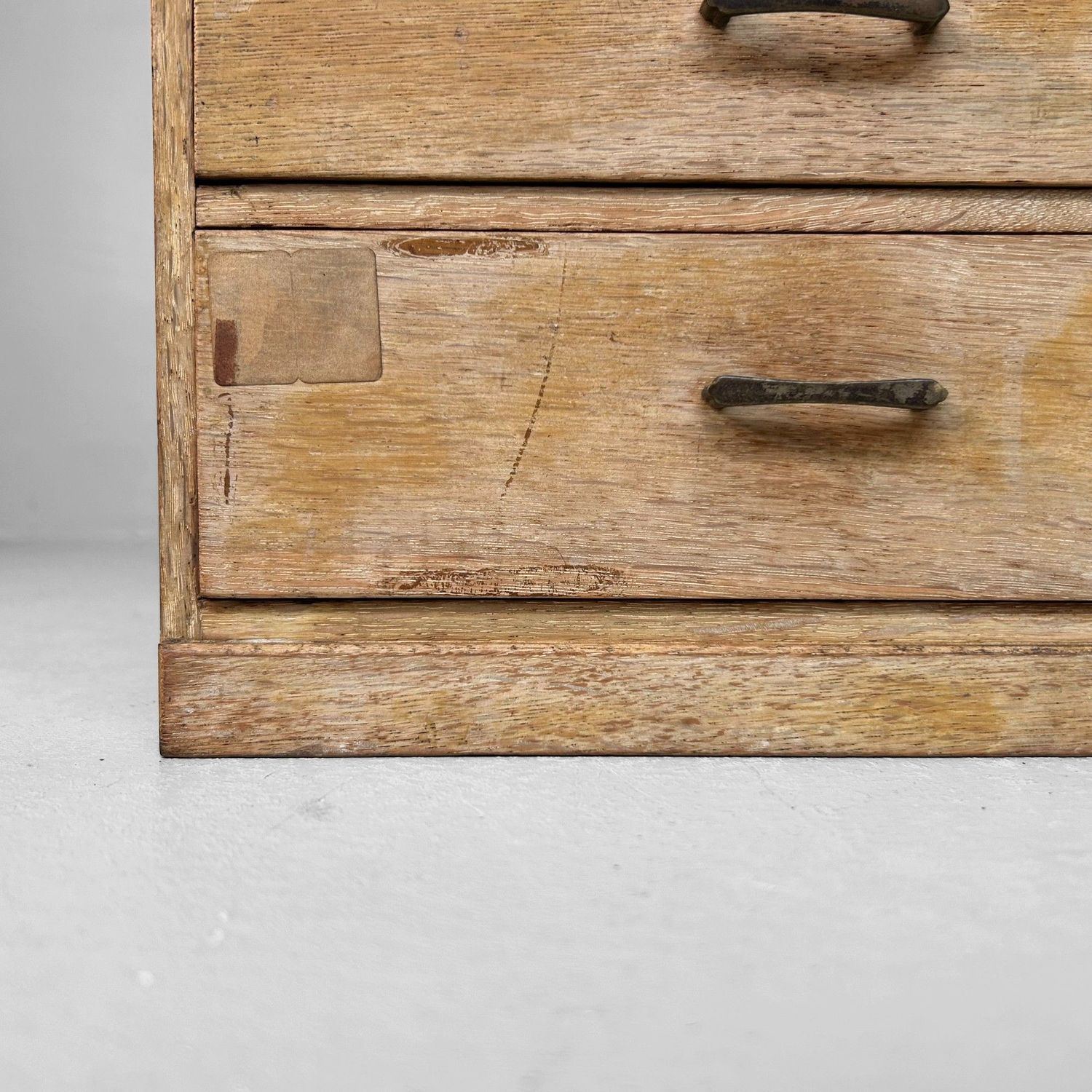 Vintage 1930s Japanese Cabinet – Aitoku Tansu-ten, Tokyo.