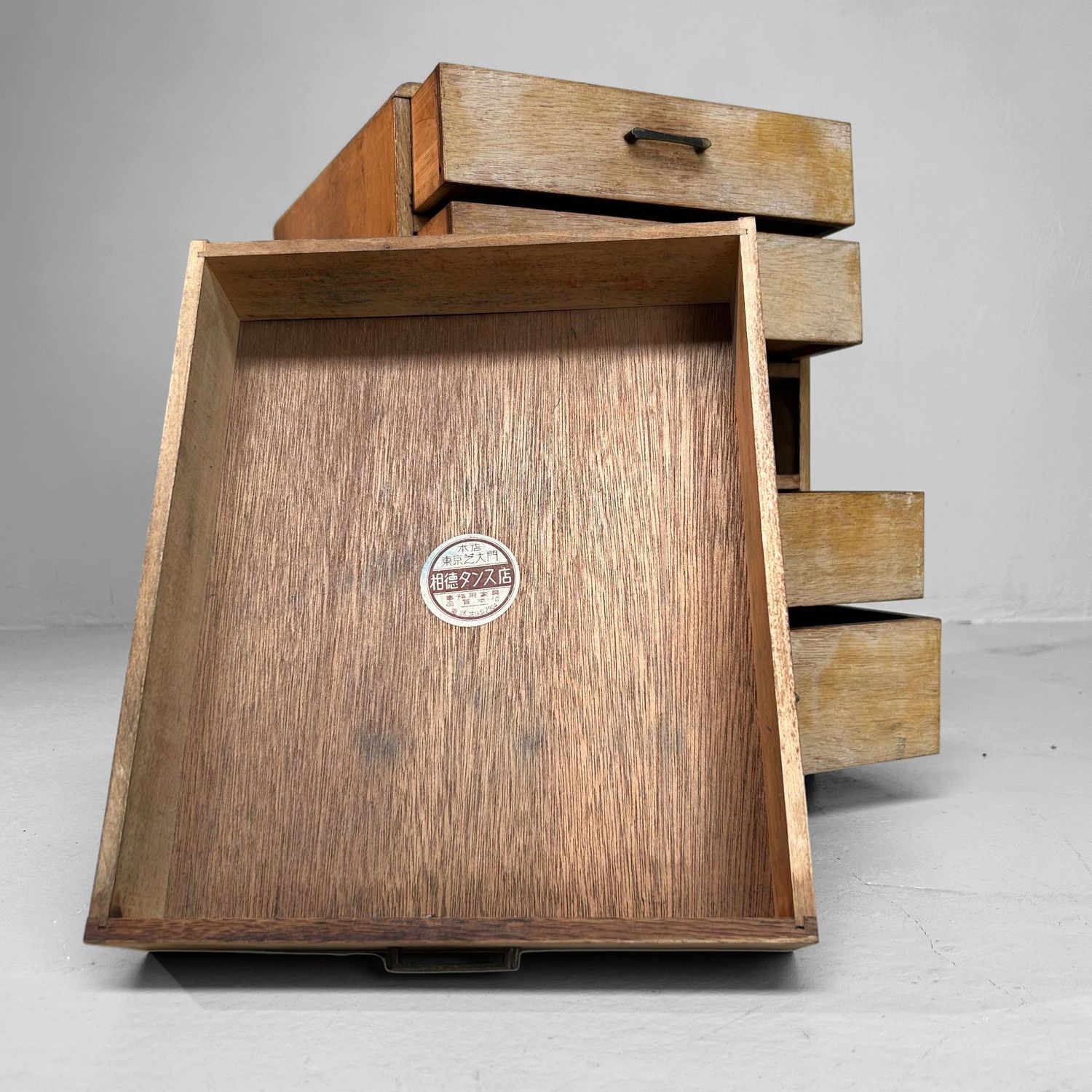 Vintage 1930s Japanese Cabinet – Aitoku Tansu-ten, Tokyo.