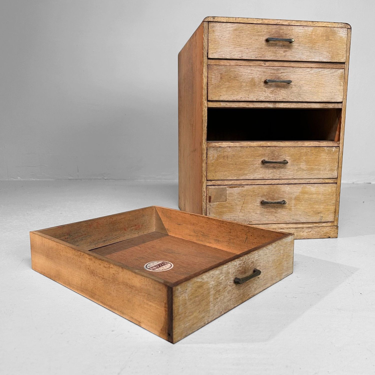 Vintage 1930s Japanese Cabinet – Aitoku Tansu-ten, Tokyo.