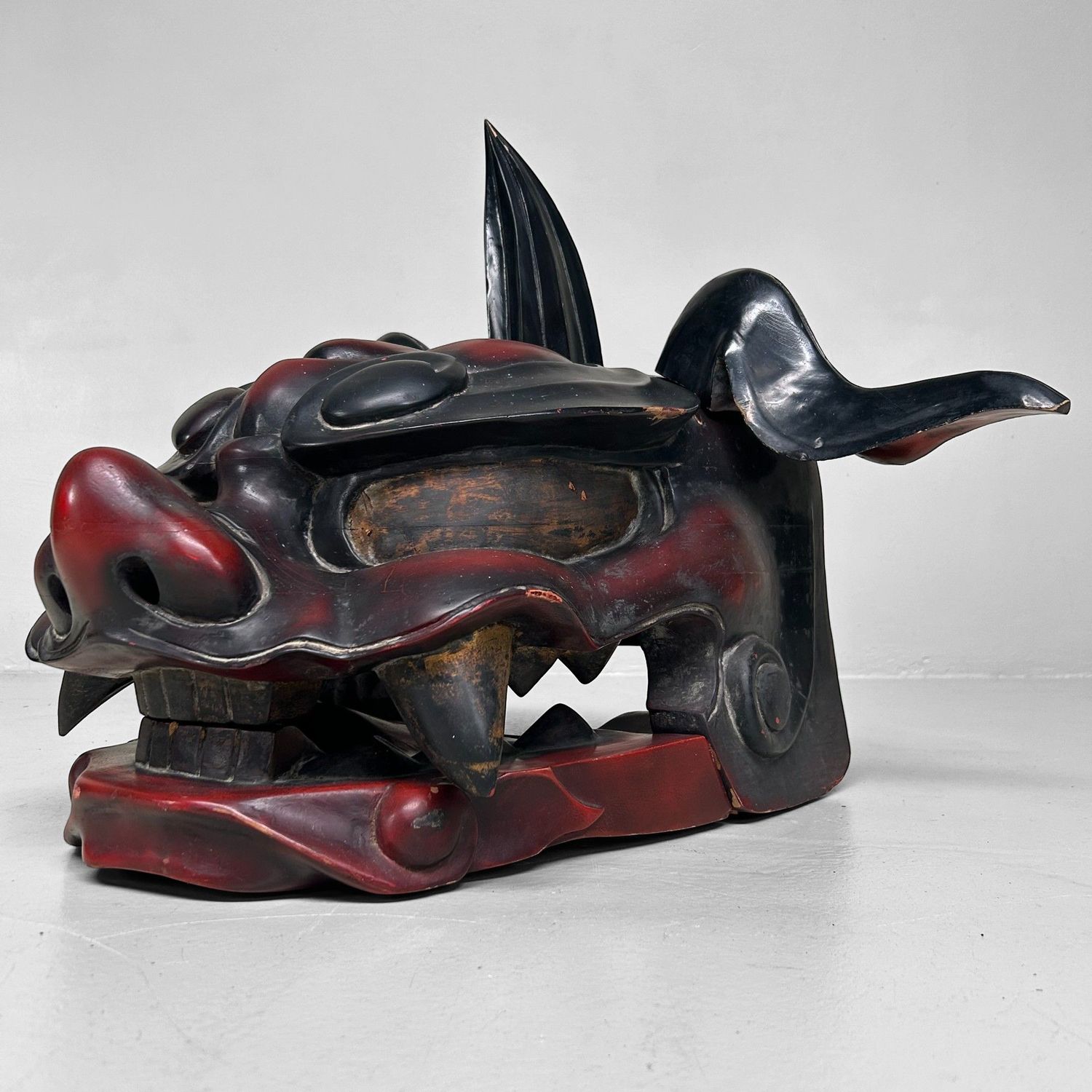Antiek Houten Japans Shishi-masker, Meiji-periode, ca. 1890.