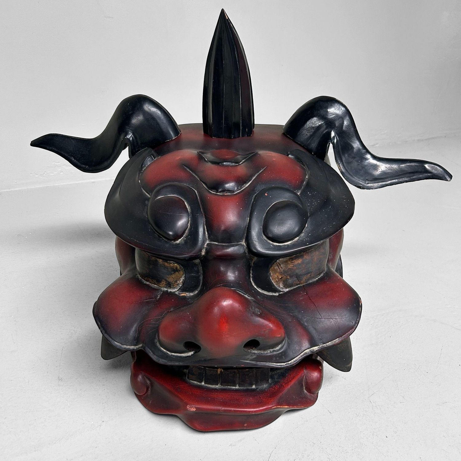 Antiek Houten Japans Shishi-masker, Meiji-periode, ca. 1890.